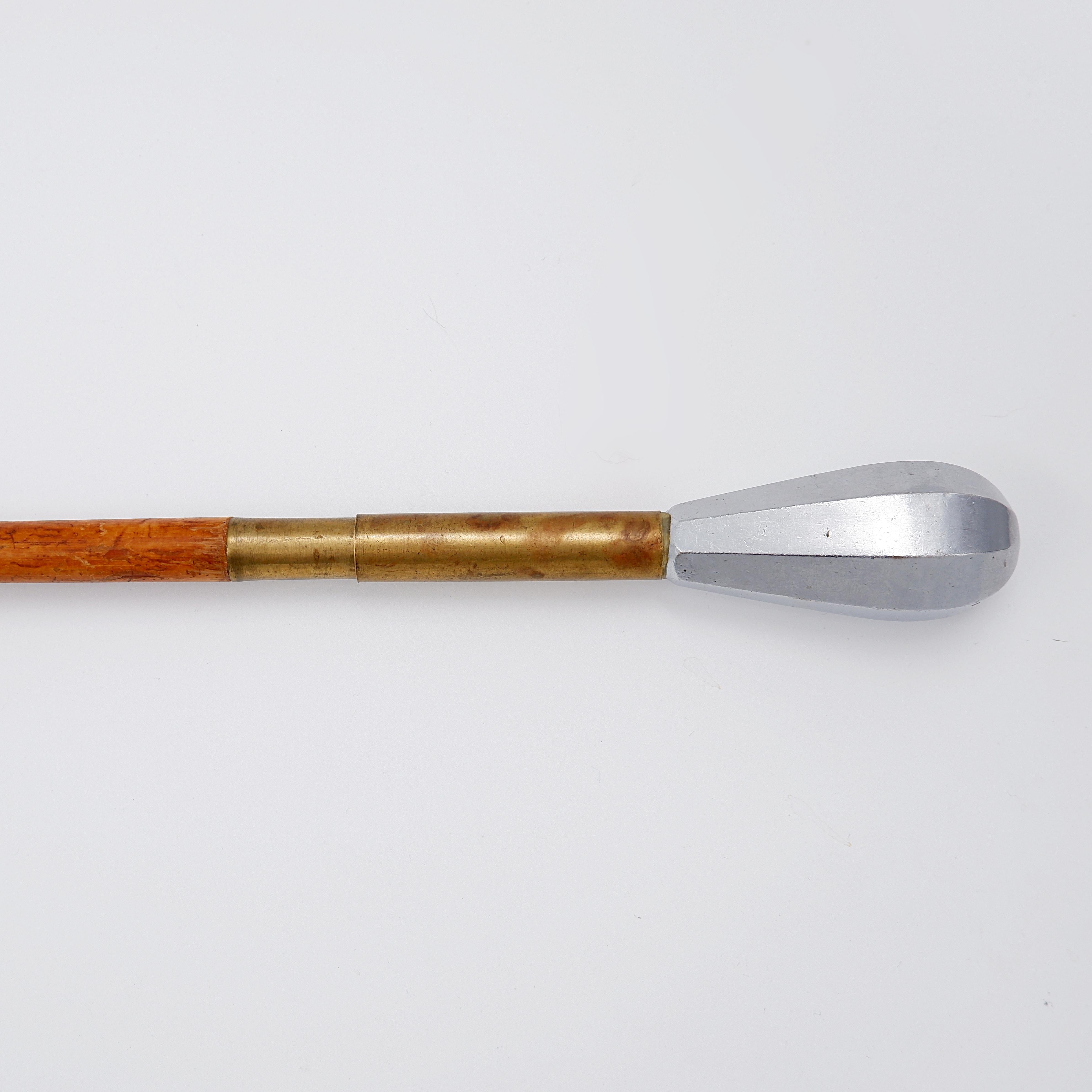 Oggetto da collezione - canna da zucchero - 1890 circa
Misure : Ø 3 cm - Lunghezza: 86cm 
Materiali : Bambù - metallo 
Questa rara spada di canna di bambù combina in modo straordinario eleganza e utilità. Nasconde una lama di ...... cm, un'arma