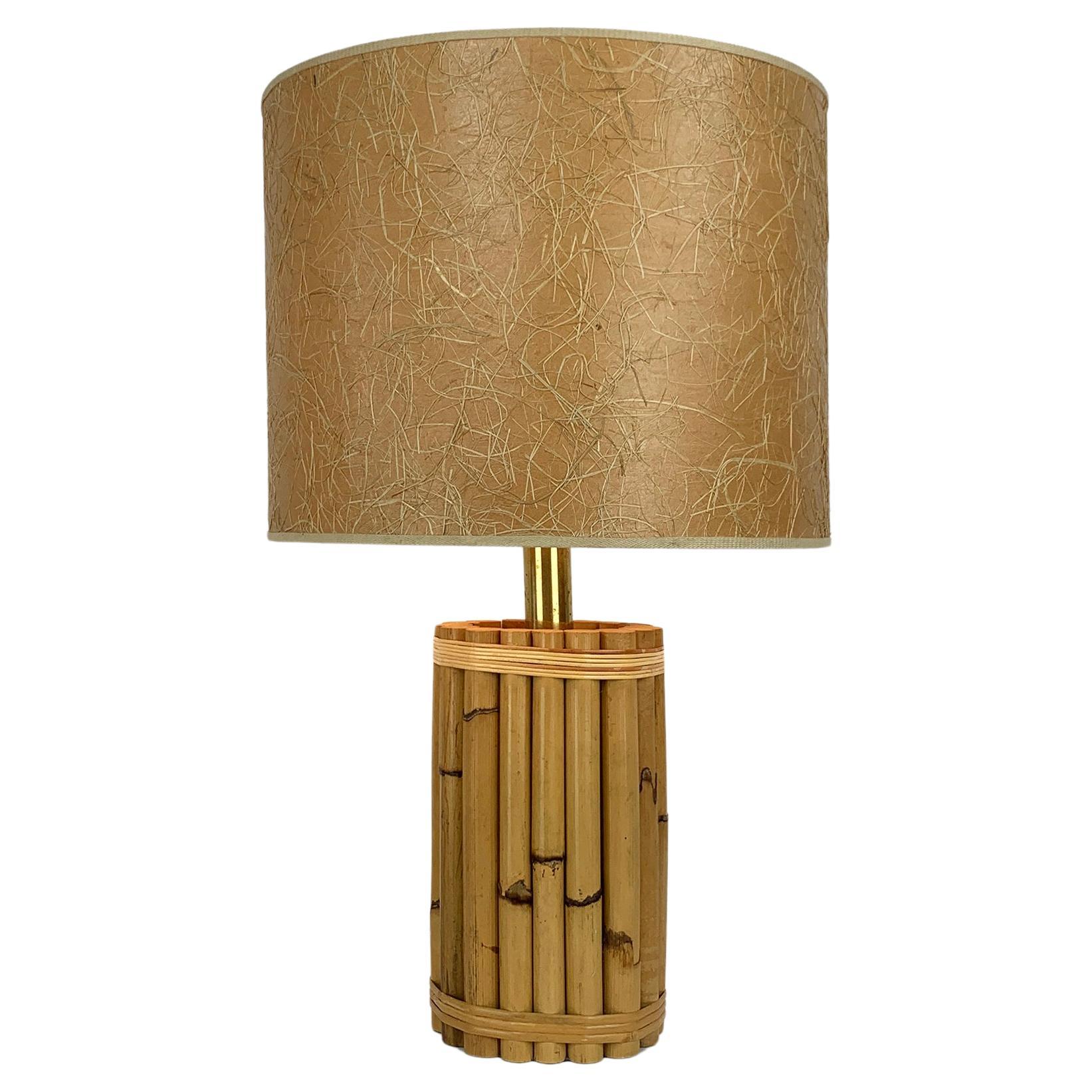 Mesa de bambú Lámpara Hollywood Regency de Leola, Italia Años 70 Tiki en venta