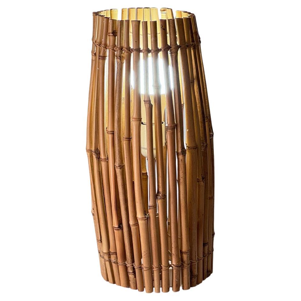 Bambus Tischlampe Ovale Form Frankreich 1970 braun Farbe im Angebot