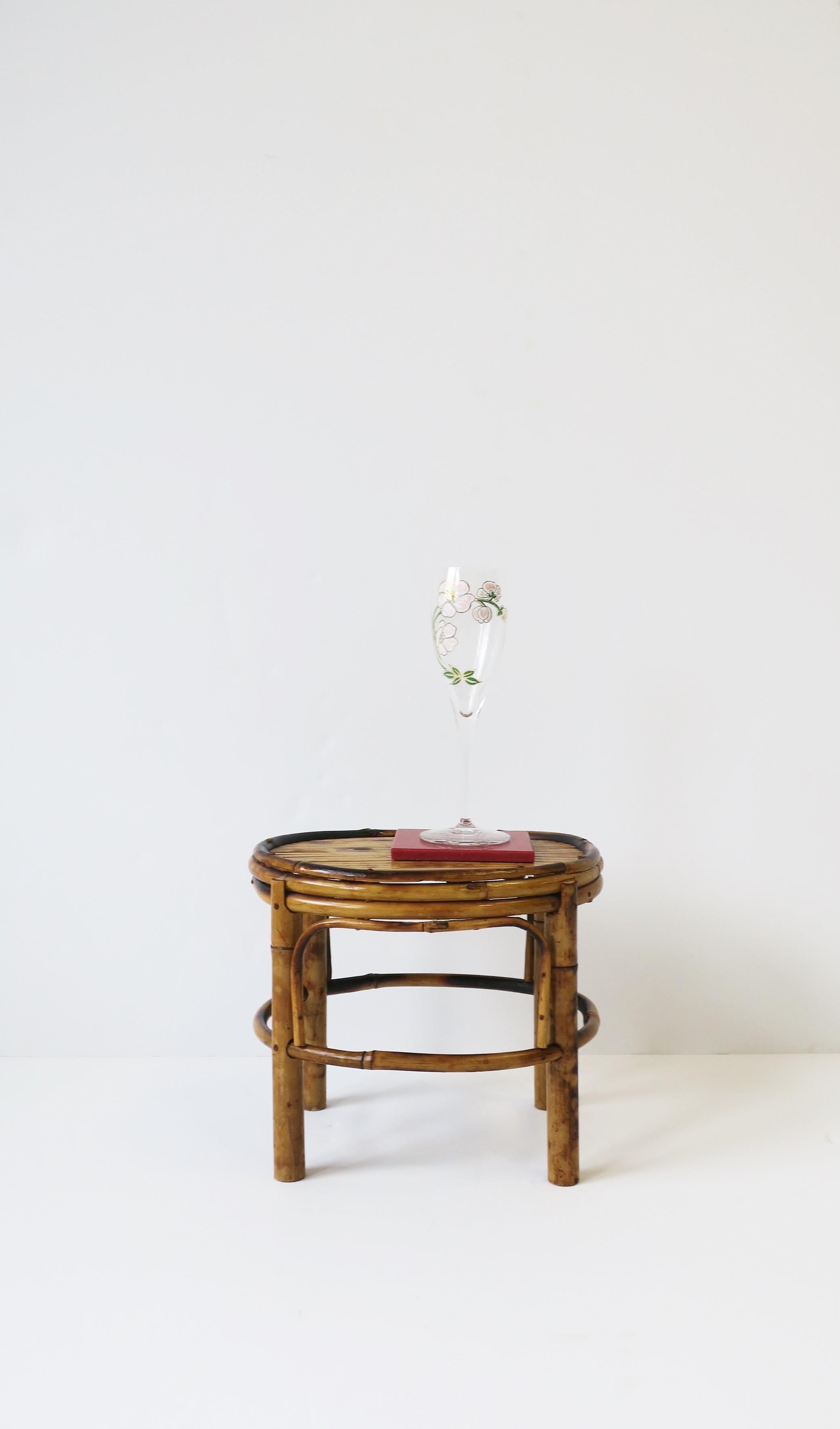 20ième siècle Table en osier et bambou ou Stand pour plantes, petit en vente