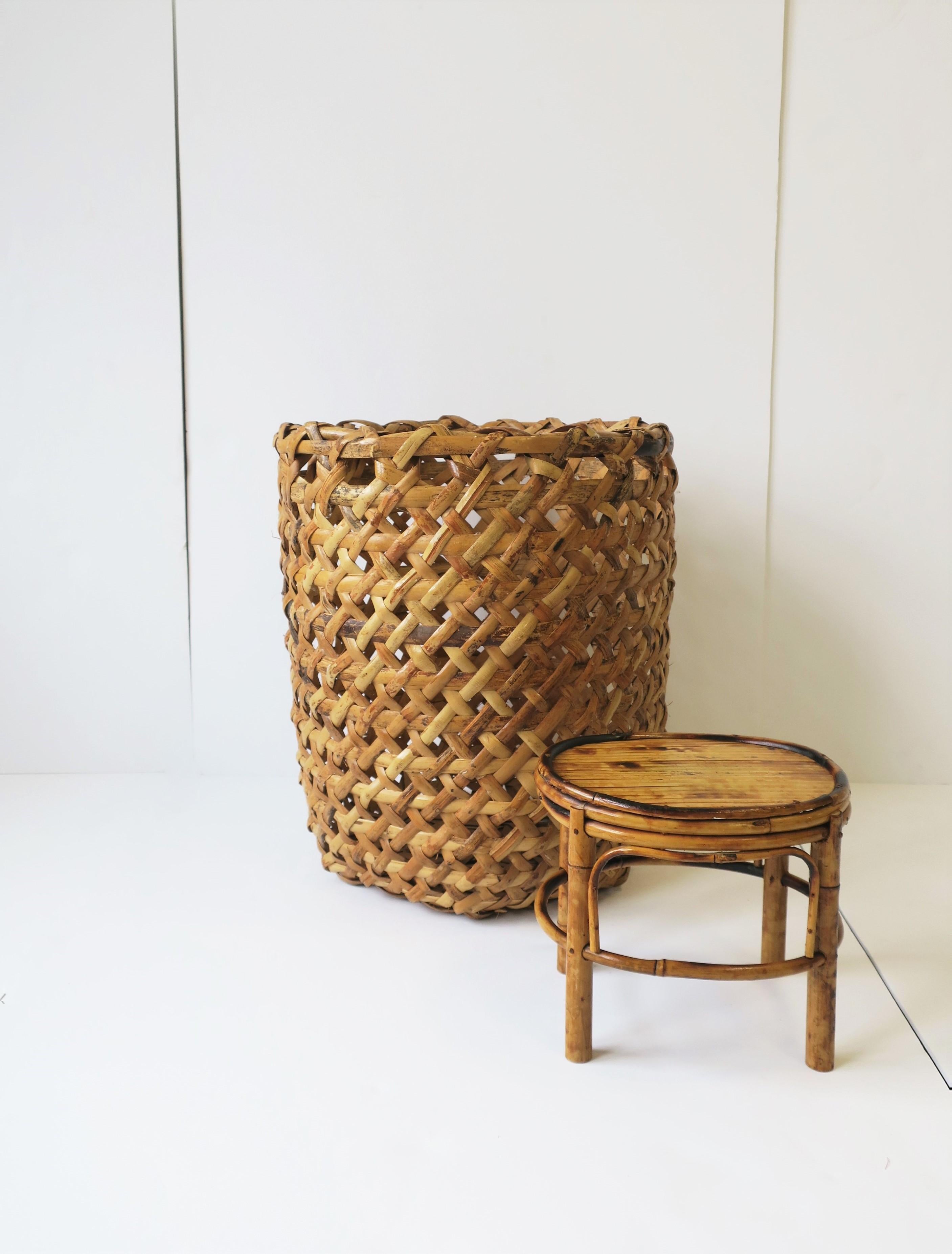 Wicker Bamboo Table or Plant Stand, Small In Good Condition For Sale In New York, NY
