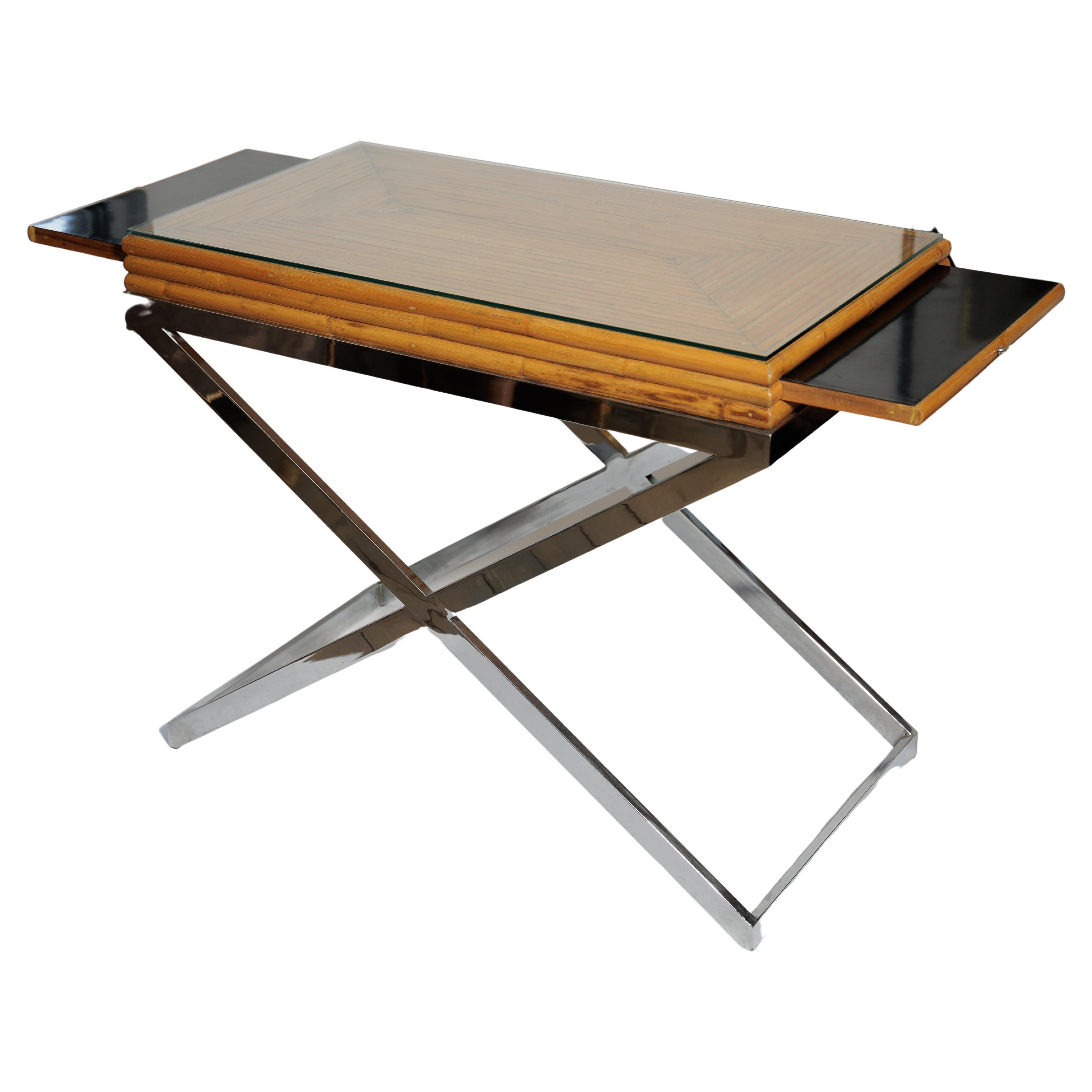 Table en bambou avec base chromée et deux rallonges extensibles (15 po. chacune) avec plateau en verre en vente