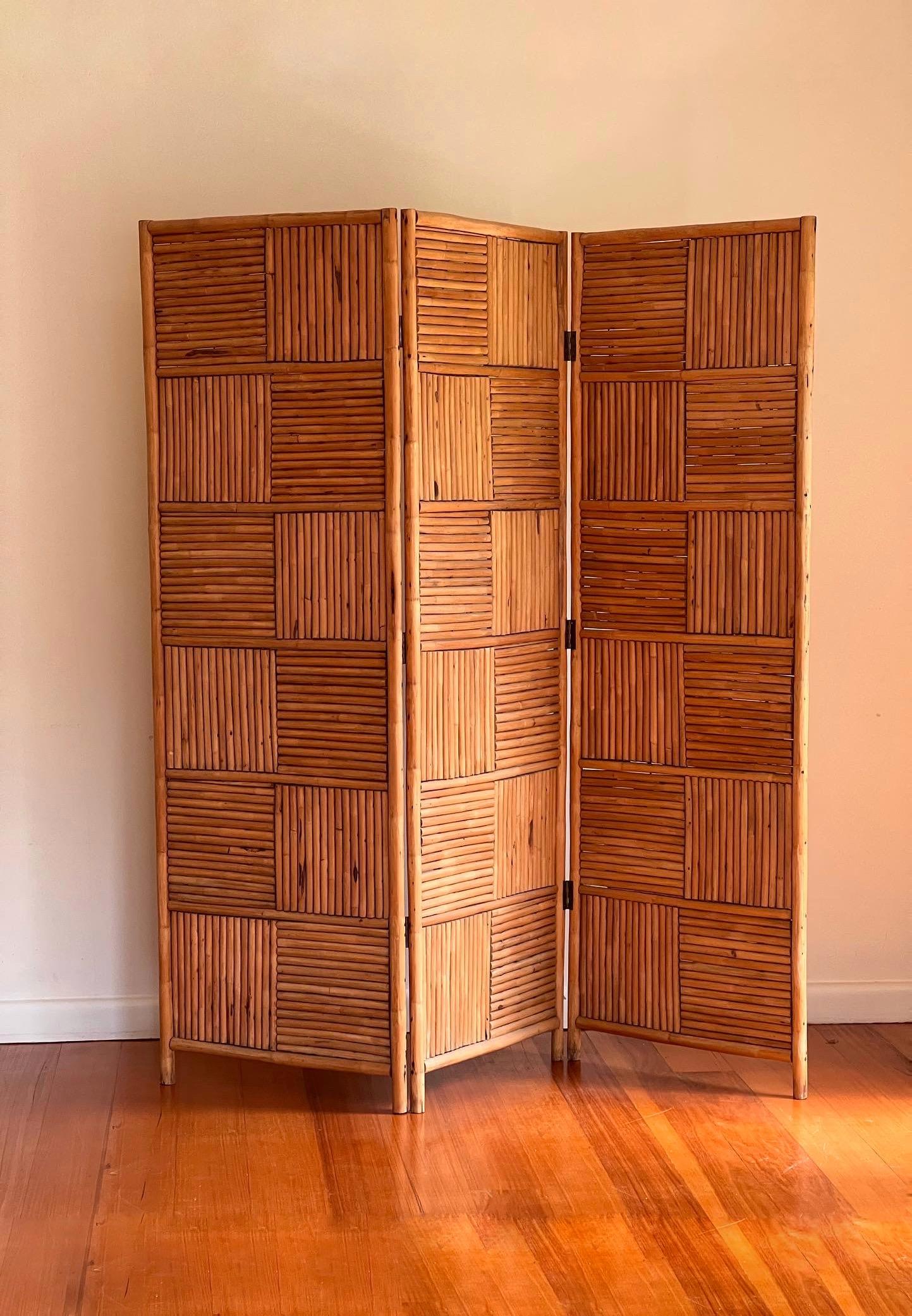 Add a touch of vintage charm to your space with this exquisite Vintage Italian Cane Screen from the 1970s. Handmade with meticulous artistry, this bamboo cane privacy screen room divider features a stacked three-panel design adorned with a
