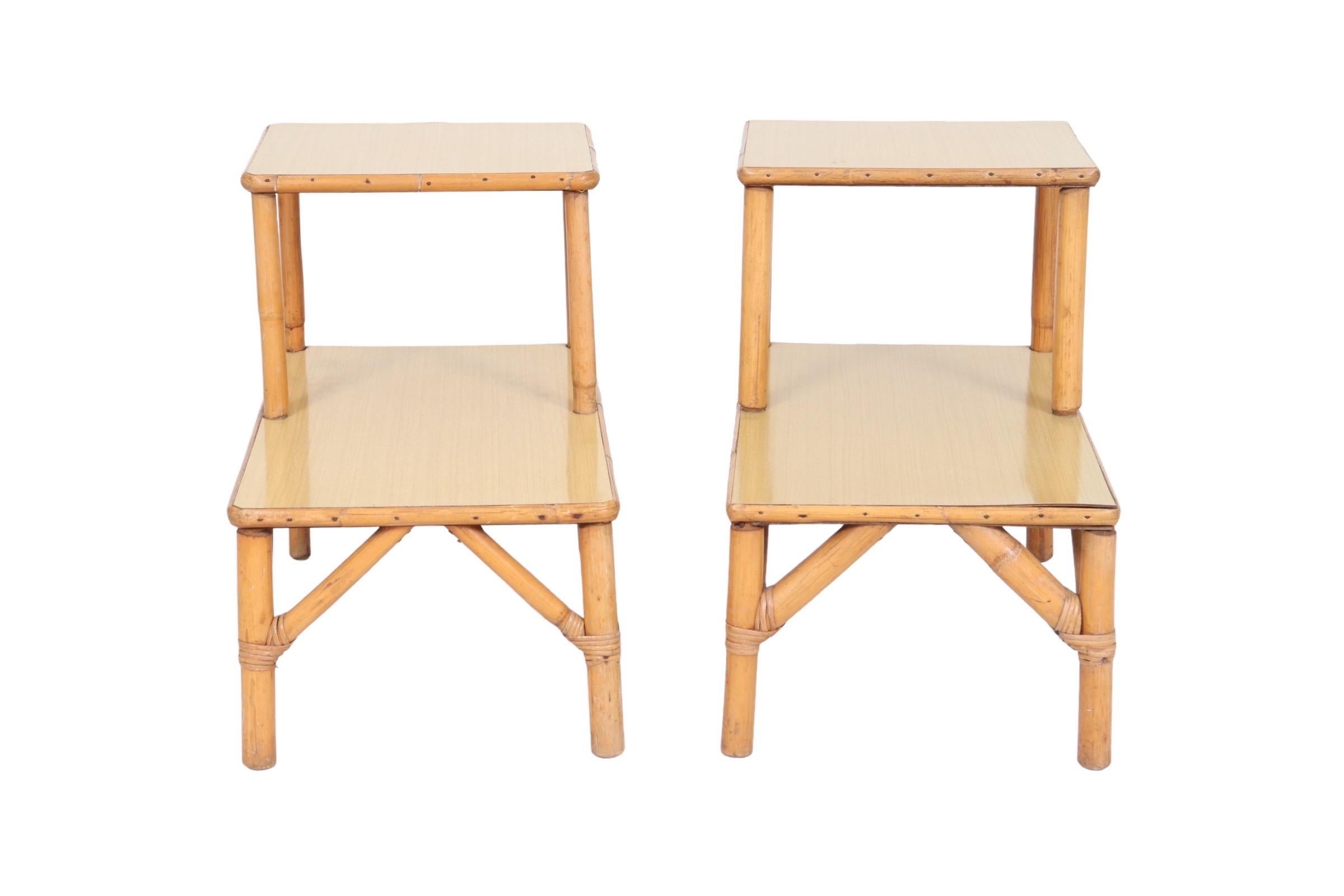 Bambou Tables d'appoint à deux niveaux en bambou - une paire en vente