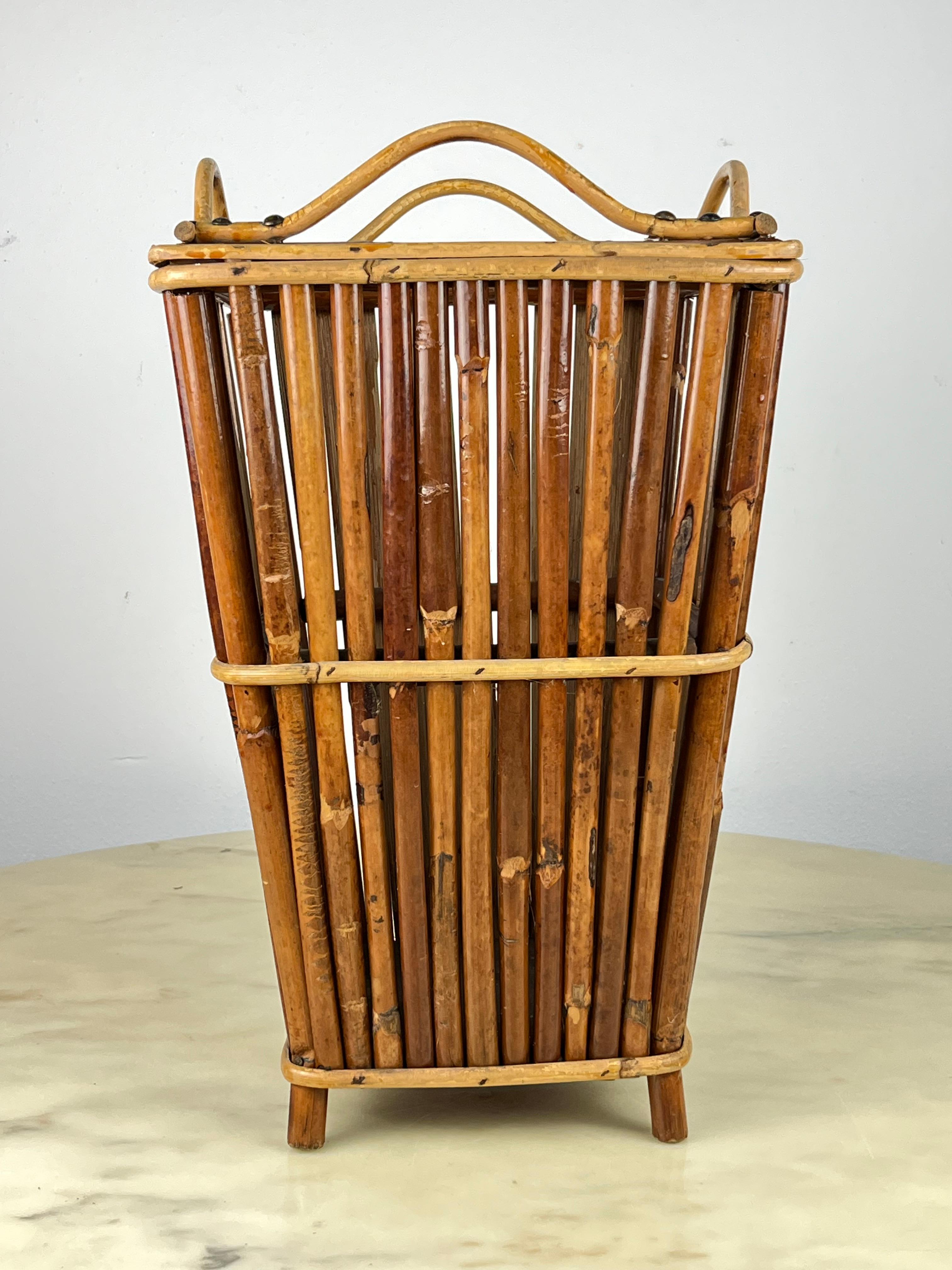 Bamboo umbrella stand, Italy, 1960s.
Family object, small signs of the time. Good conditions.