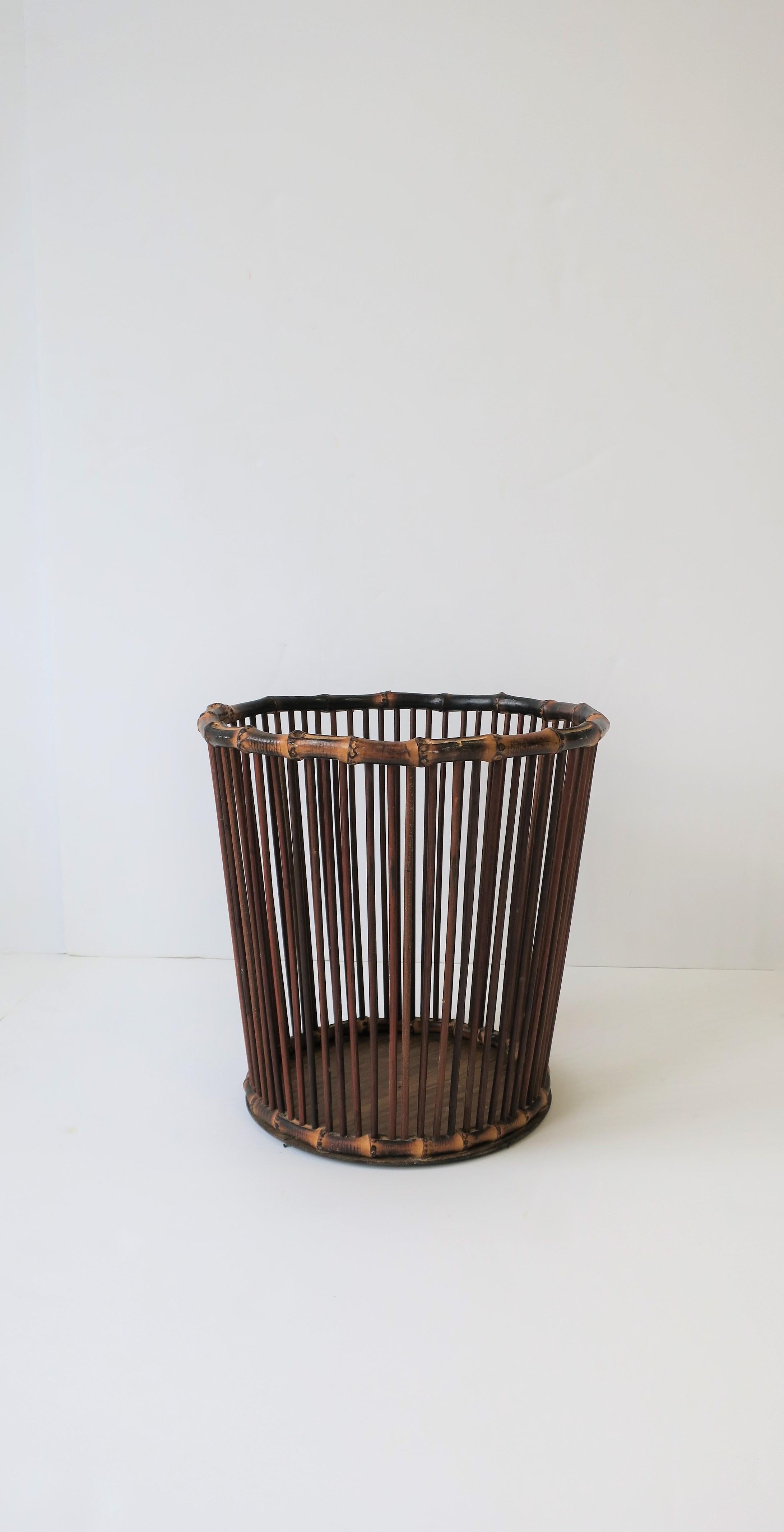 A Midcentury bamboo waste basket [wastebasket] or trash can in the style of Gucci. 

Piece measures:
12 in. Height x 12 in. diameter at top (9.5 in. diameter at base.)


 