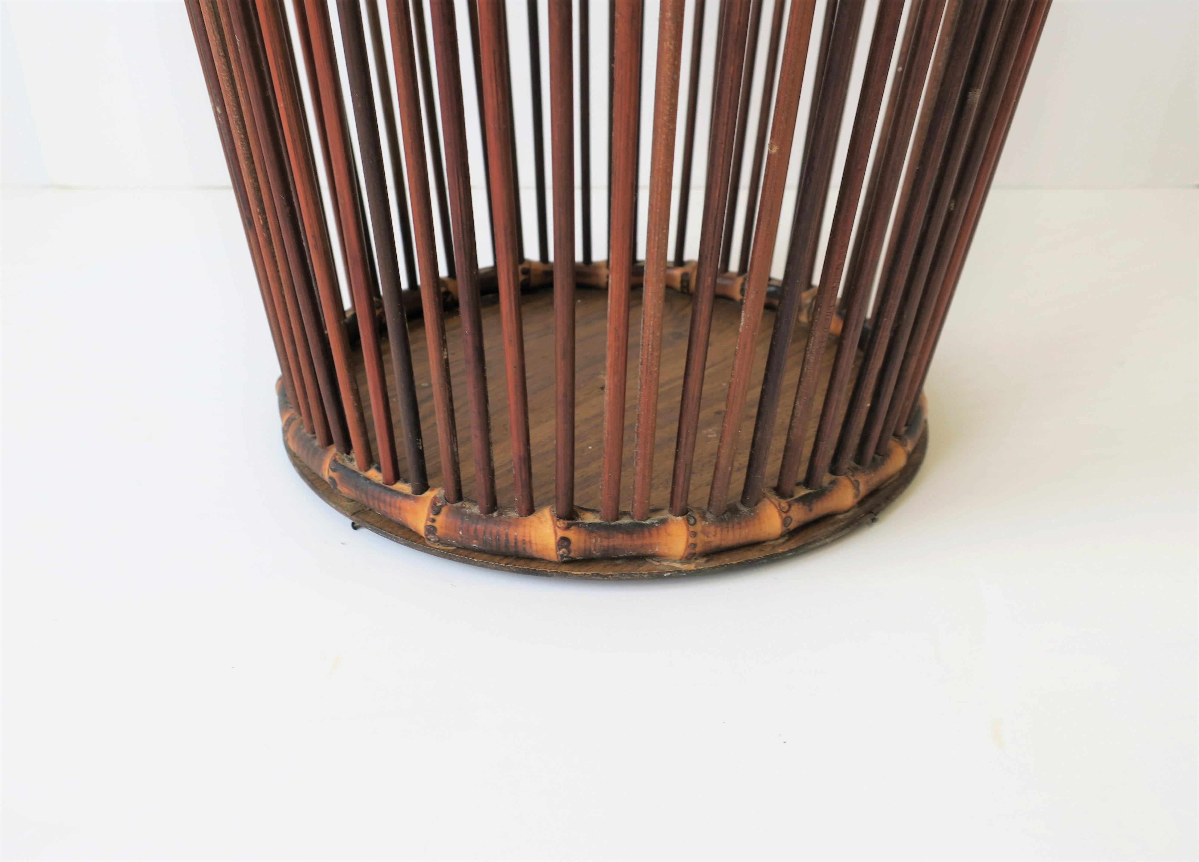 Bamboo Waste Basket or Trash Can In Good Condition In New York, NY