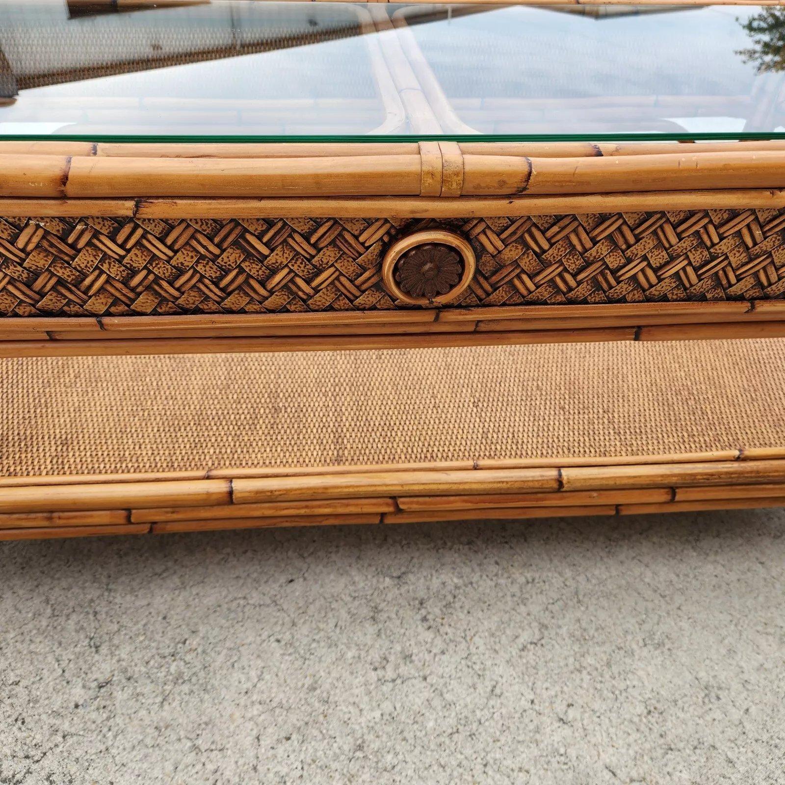 Cuir Table basse en osier de bambou en vente