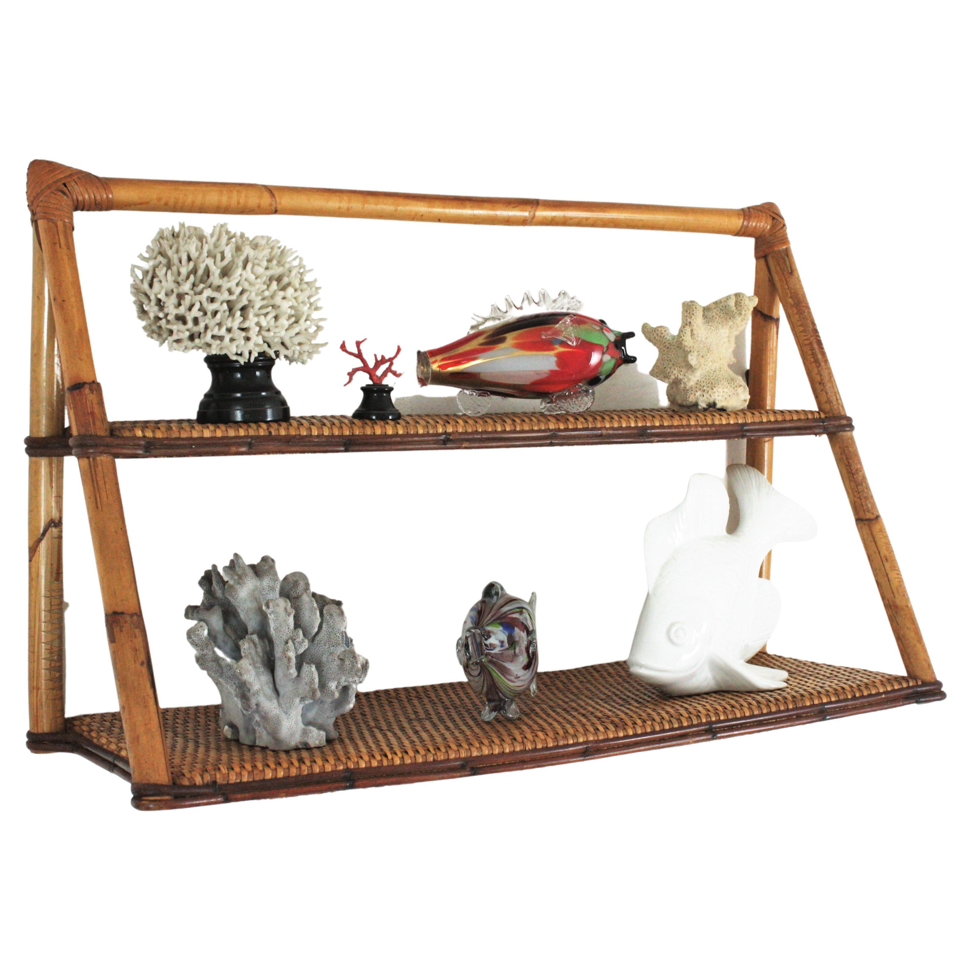 French vintage coastal rattan bamboo two-tier shelf, 1960s
This french riviera wall shelf features a bamboo structure holding two shelves covered by woven wicker. The upper shelf is smaller than the lower shelf creating a beautiful effect.
It will