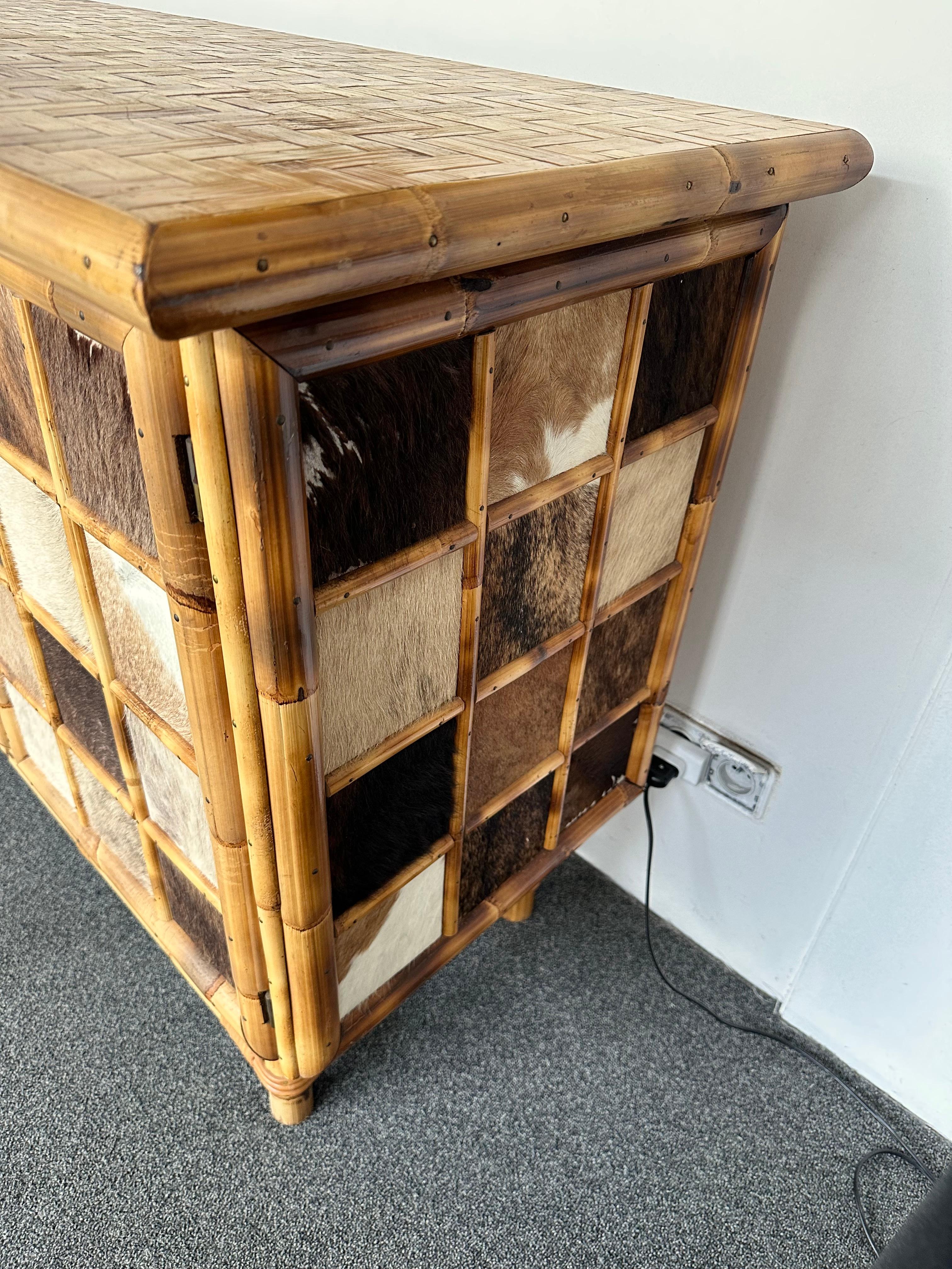 Mid-Century Modern Bamboo Wood and Cow Leather Buffet Dry Bar. Italy, 1970s For Sale