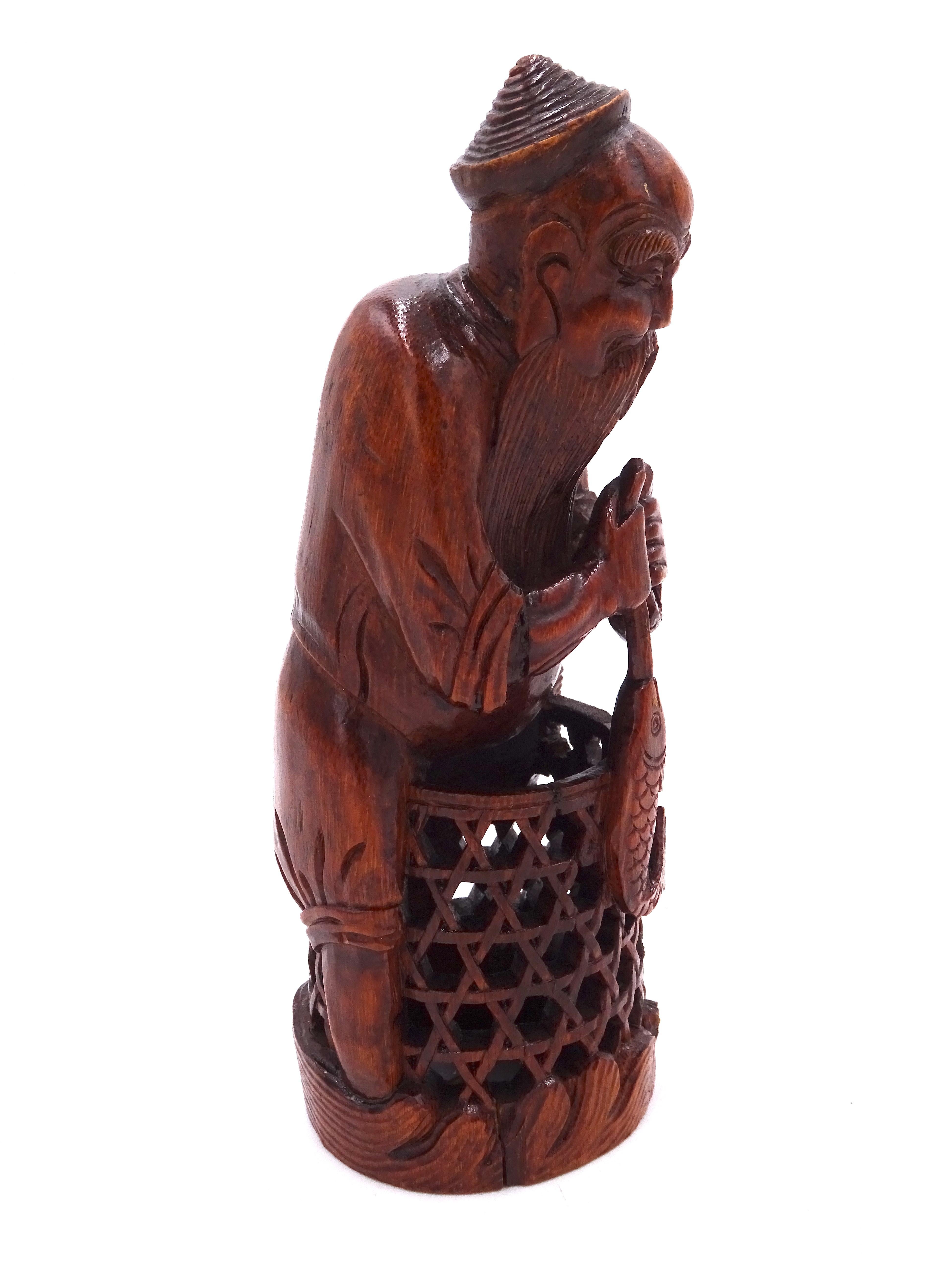 Carved Bamboo wood sculpture depicting a fisherman, Chinese origin, early 1900s For Sale
