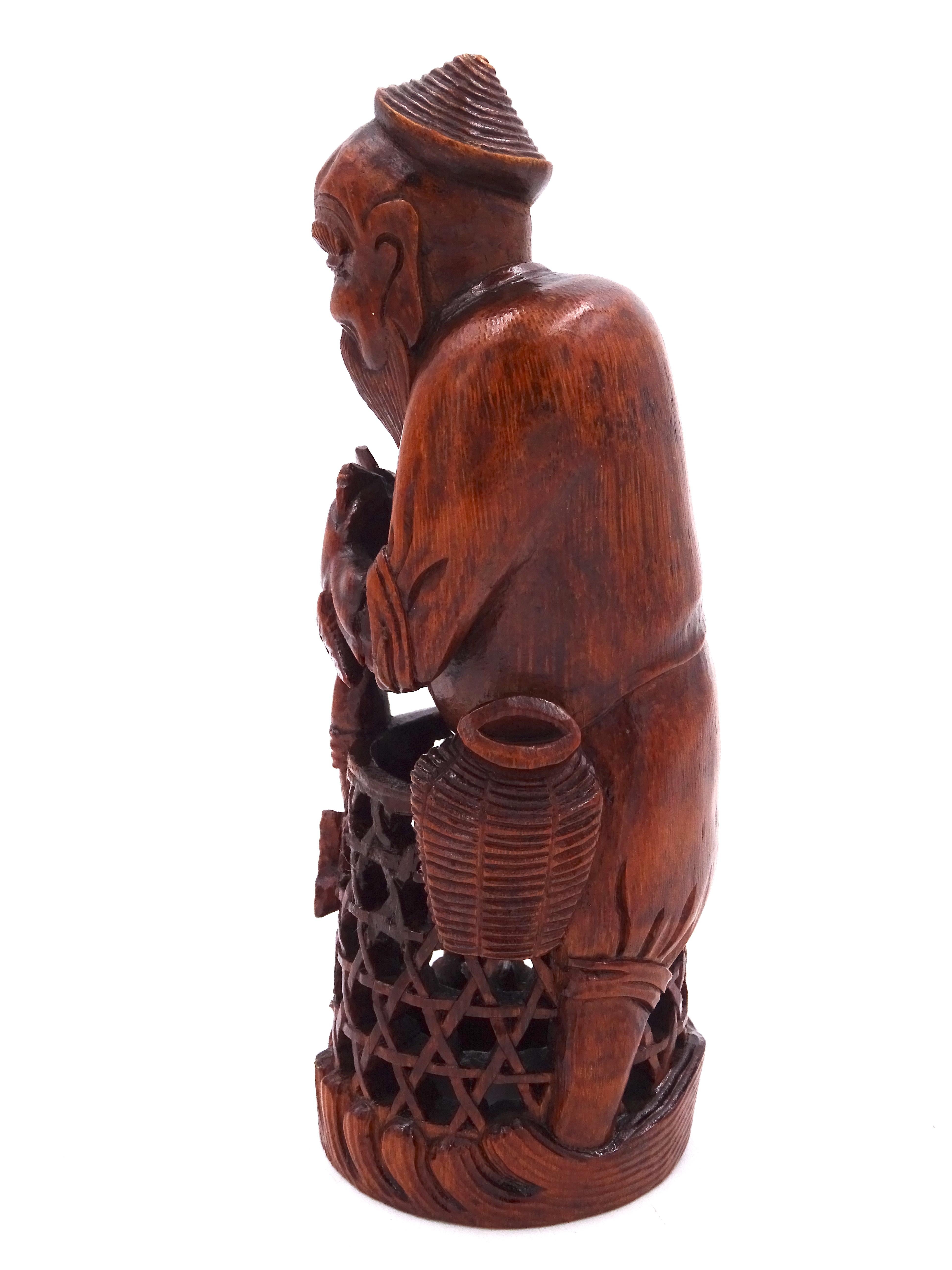 Early 20th Century Bamboo wood sculpture depicting a fisherman, Chinese origin, early 1900s For Sale