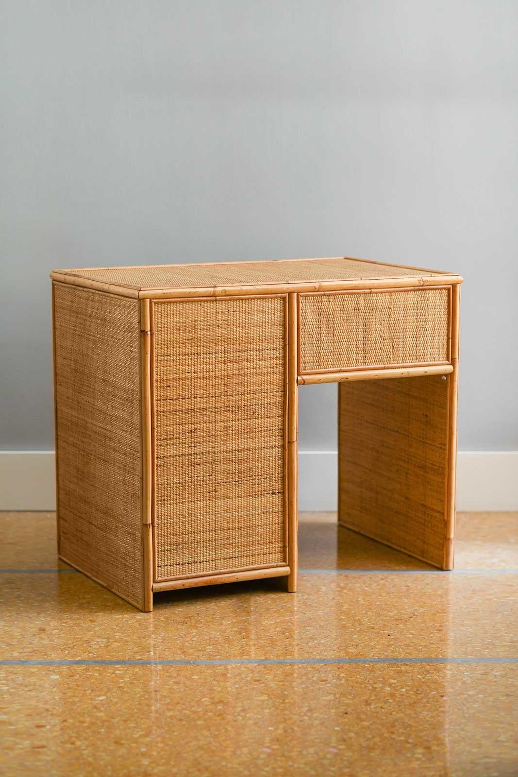 Schreibtisch aus Bambus mit Schubladen, 1980er-Jahre (Ende des 20. Jahrhunderts) im Angebot