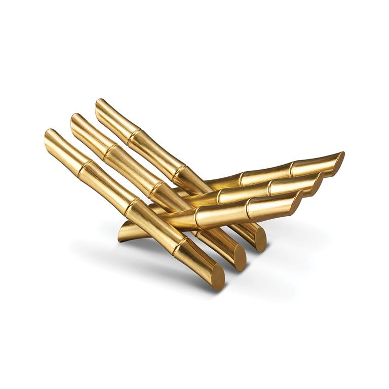 Associant des éléments organiques à une esthétique épurée et moderne, la collection Bambou d'accessoires de bureau et de bibliothèque est une expression unique de style et de simplicité. Des bambous dorés à la main à l'or fin (24K) ornent ce