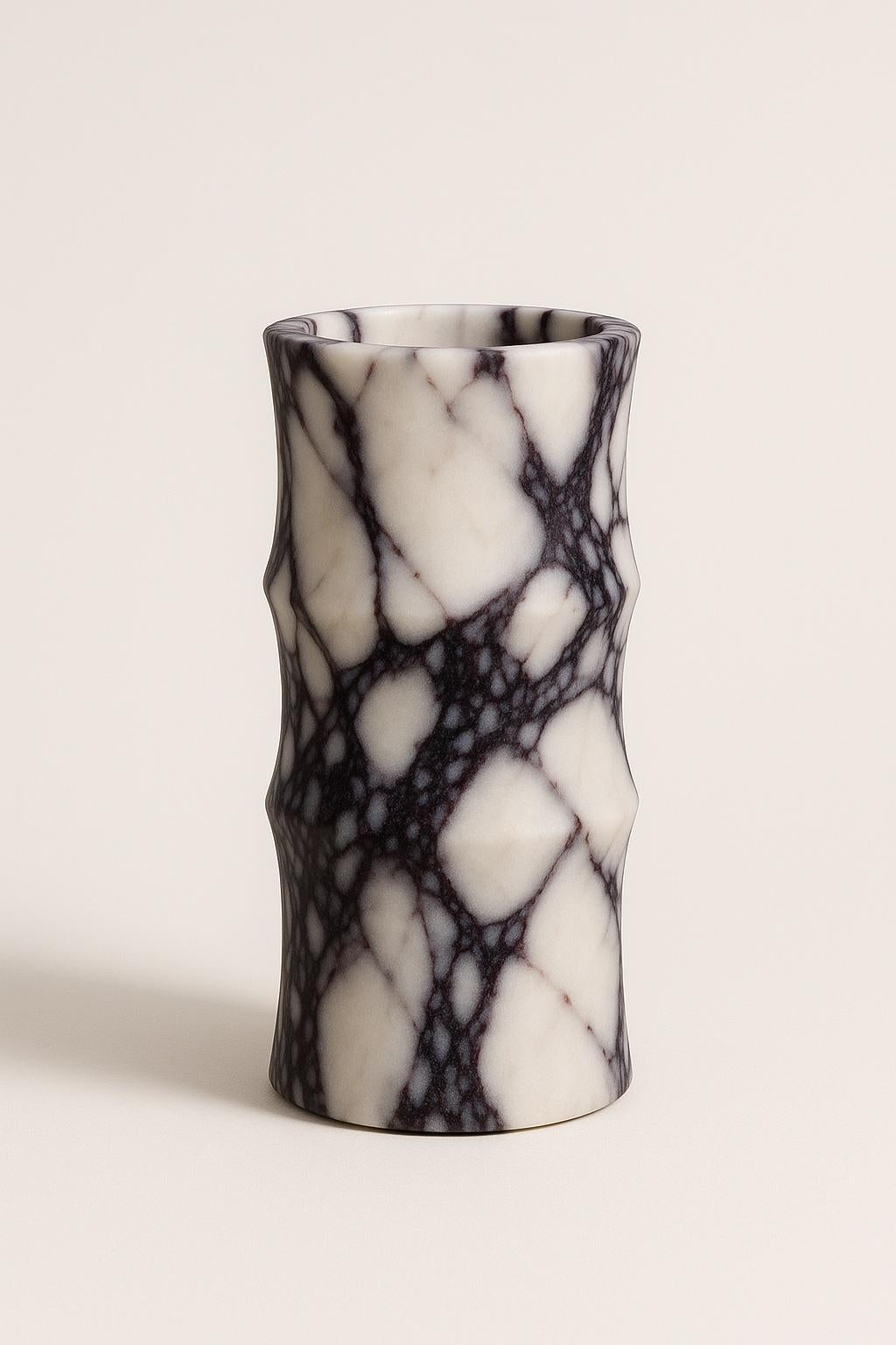 Européen Vase Bambou Nakano Flor en marbre Calacatta Viola - Studio Gaïa en vente