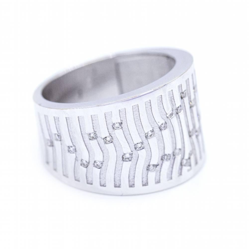 BAMBU ring in white gold for women : 35 brilliant-cut diamonds weighing approximately 0.23 cts. in H/VS quality : Size 14 : 18 carat white gold : 11.57 grams.  Brand New Product I Ref: N102905