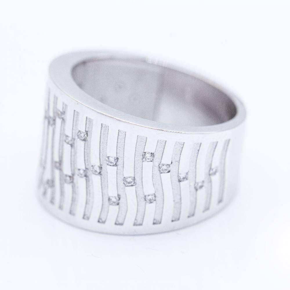 Women's BAMBU Ring in White Gold and Diamonds For Sale