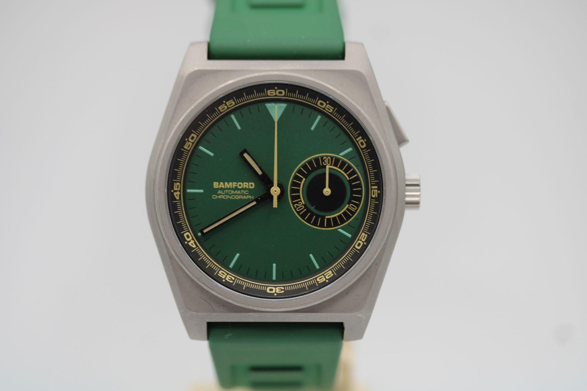 Une édition super exclusive de 25 exemplaires seulement, vendue uniquement par Harrods ! Ce Bamford Titanium B347 est épuisé et on ne s'attend pas à ce qu'il y en ait d'autres.

Datée de 2023 et présentée avec sa boîte et ses papiers, cette pièce