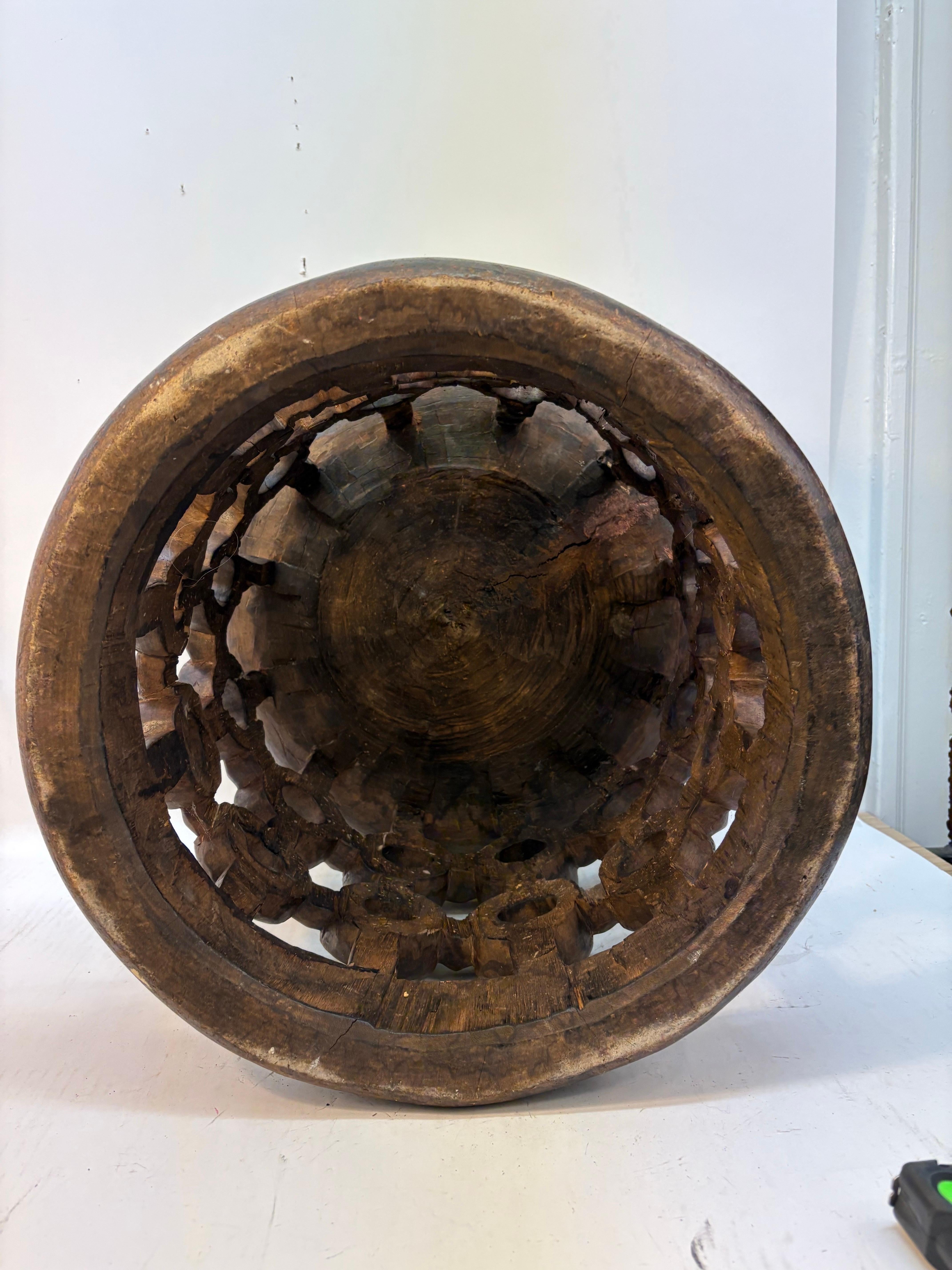 Sculpté à la main Tabouret Bamileke circle design du Cameroun en vente