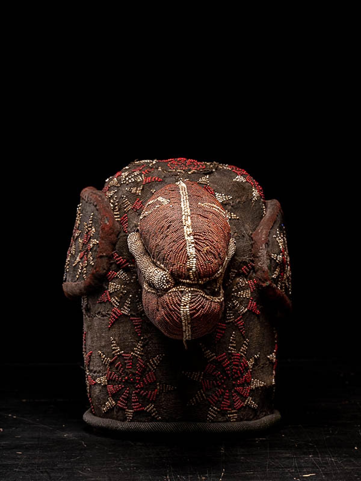 Escudo de Danza Decorativo Bamileke, bordado con Cuentas de Cristal Europeas en venta 4