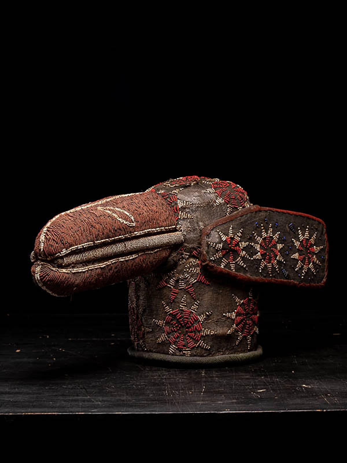 Escudo de Danza Decorativo Bamileke, bordado con Cuentas de Cristal Europeas Camerunés en venta