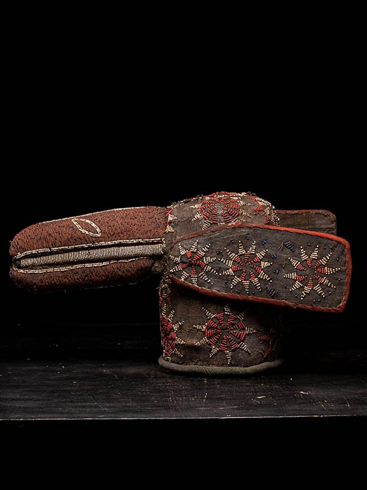 Escudo de Danza Decorativo Bamileke, bordado con Cuentas de Cristal Europeas Con cuentas en venta
