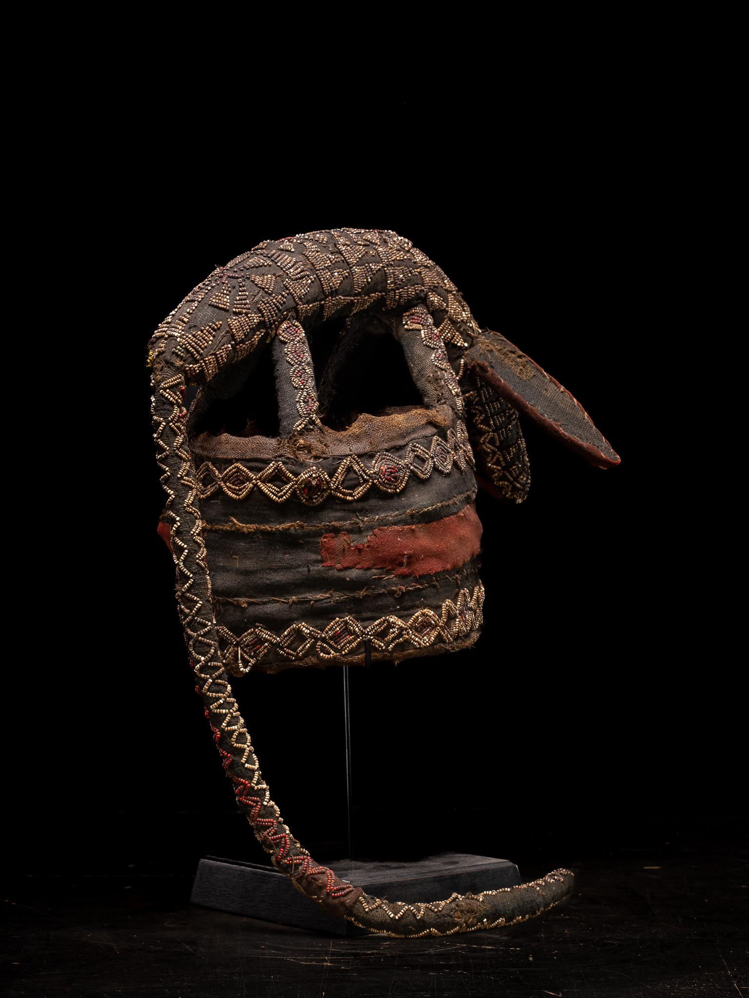 Escudo de Danza Decorativo Bamileke, bordado con Cuentas de Cristal Europeas en venta 1