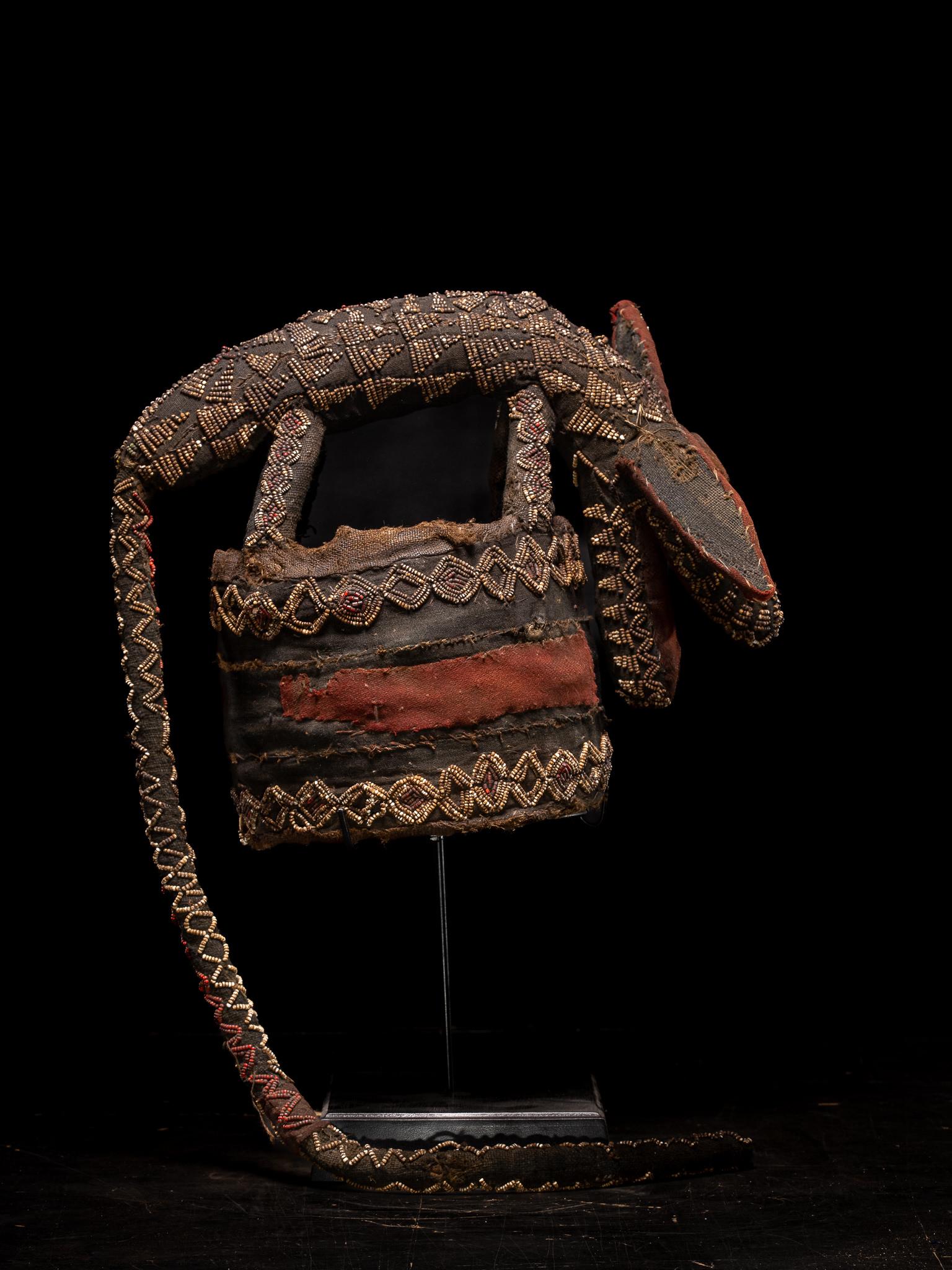 Escudo de Danza Decorativo Bamileke, bordado con Cuentas de Cristal Europeas en venta 2