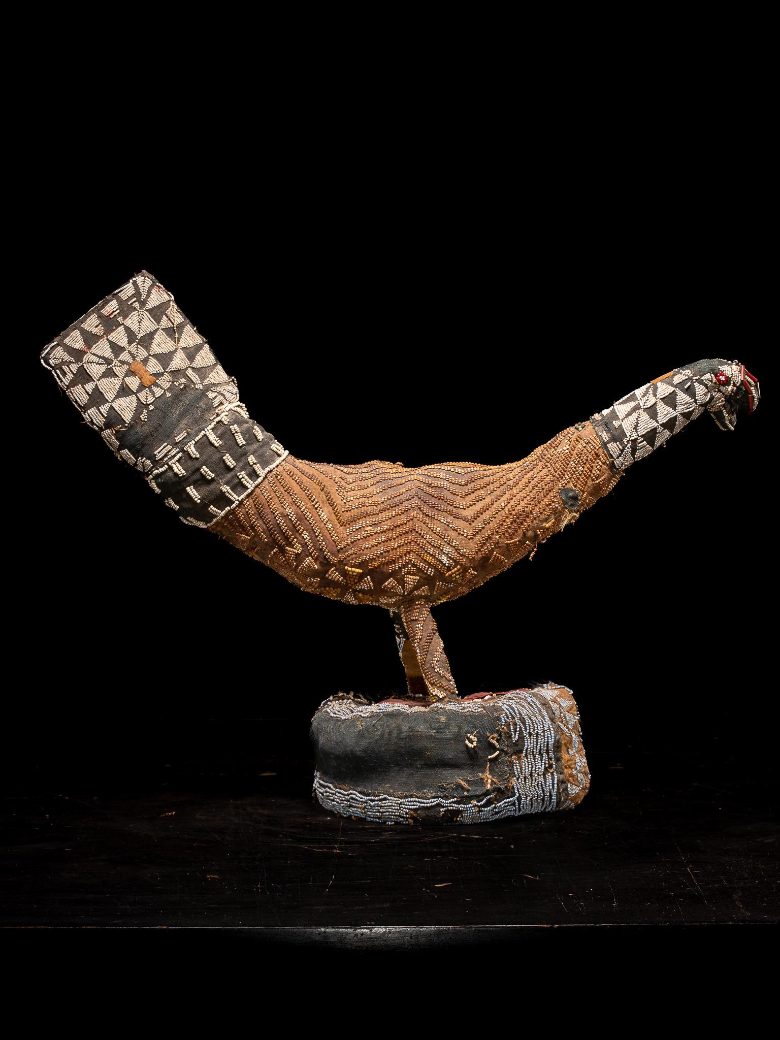 Escudo de Danza Decorativo Bamileke, bordado con Cuentas de Cristal Europeas en venta 1