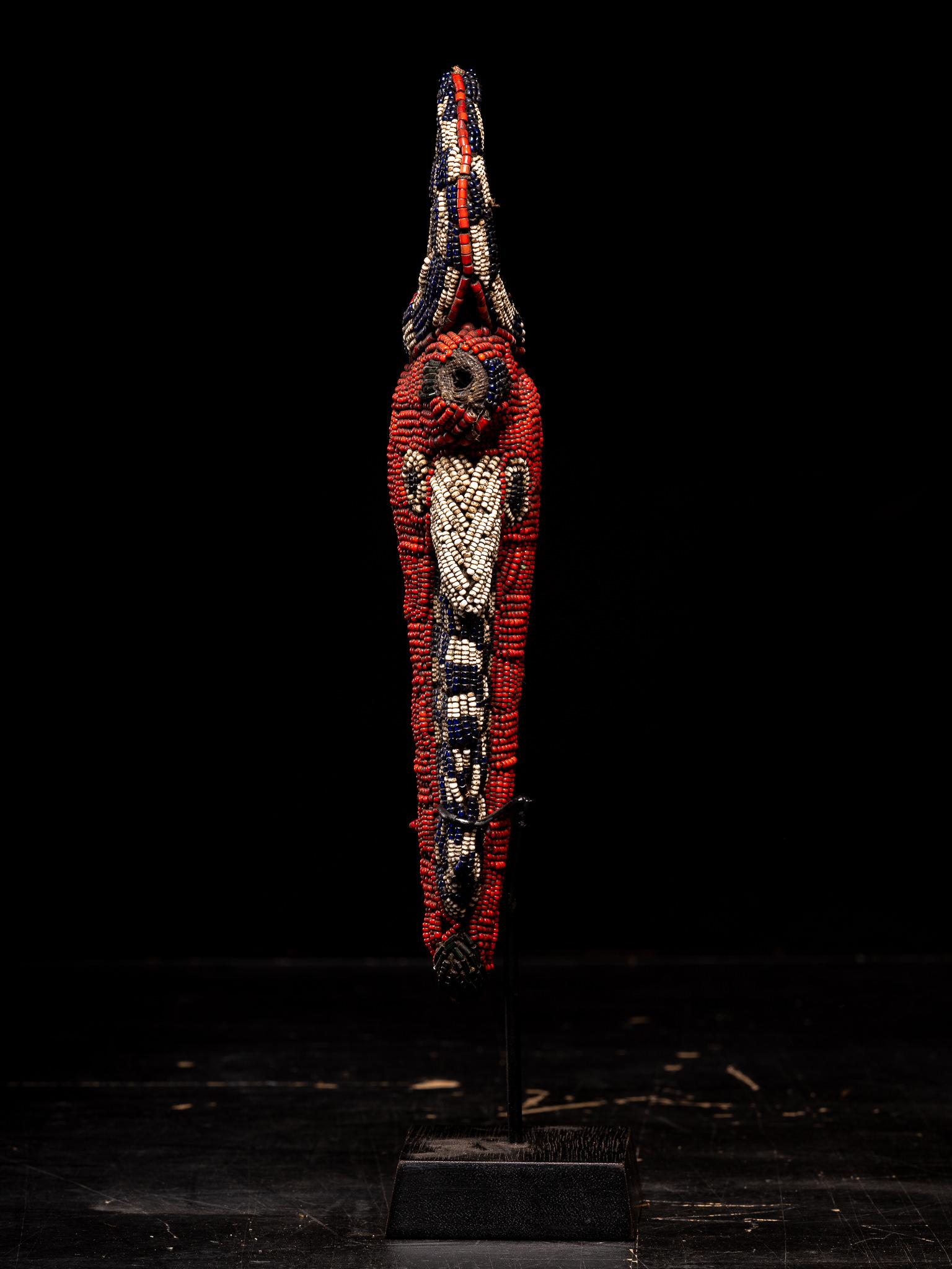 Bamileke Decorative Wooden Flute or Whistle embroidered with European Glass Bead Camerunés en venta