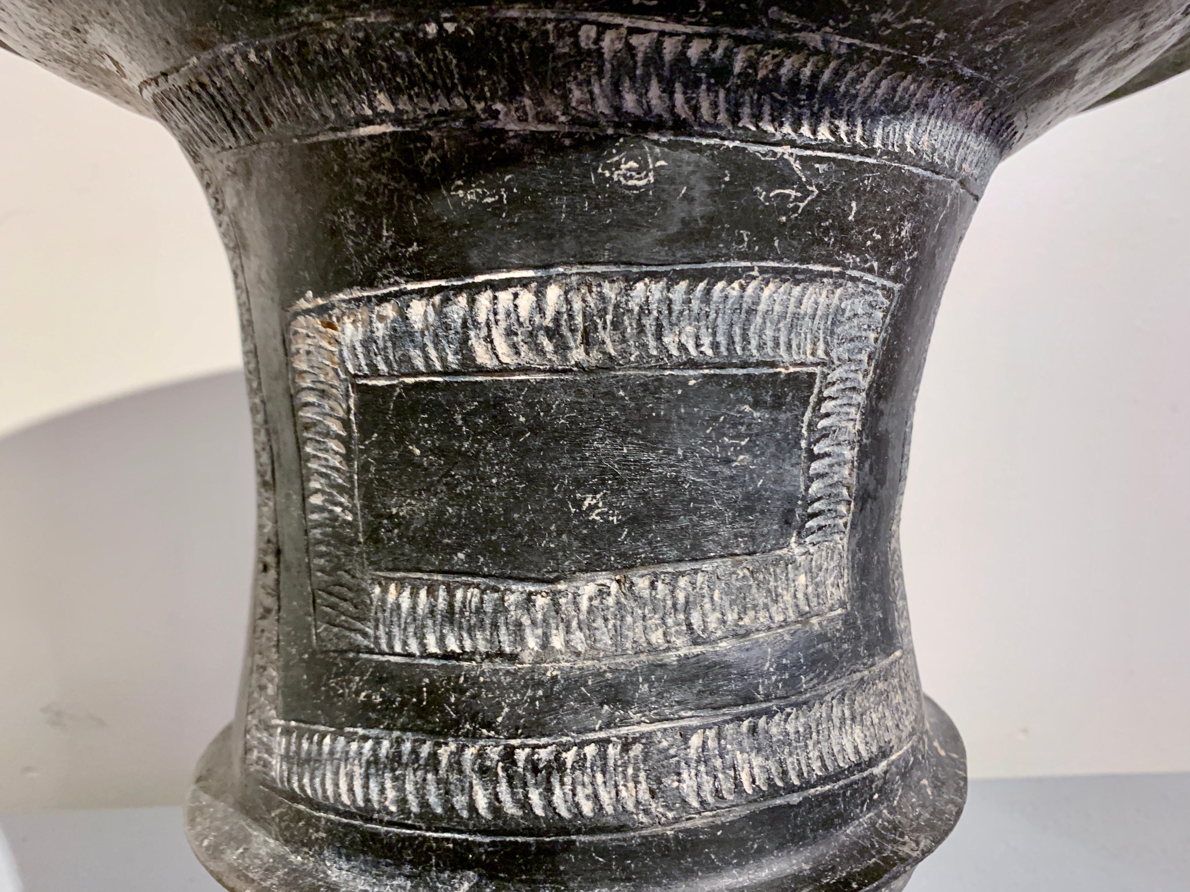 Ban Chiang Burnished and Incised Black Pottery Vessel, 1200-800 BC, Thailand In Good Condition For Sale In Austin, TX