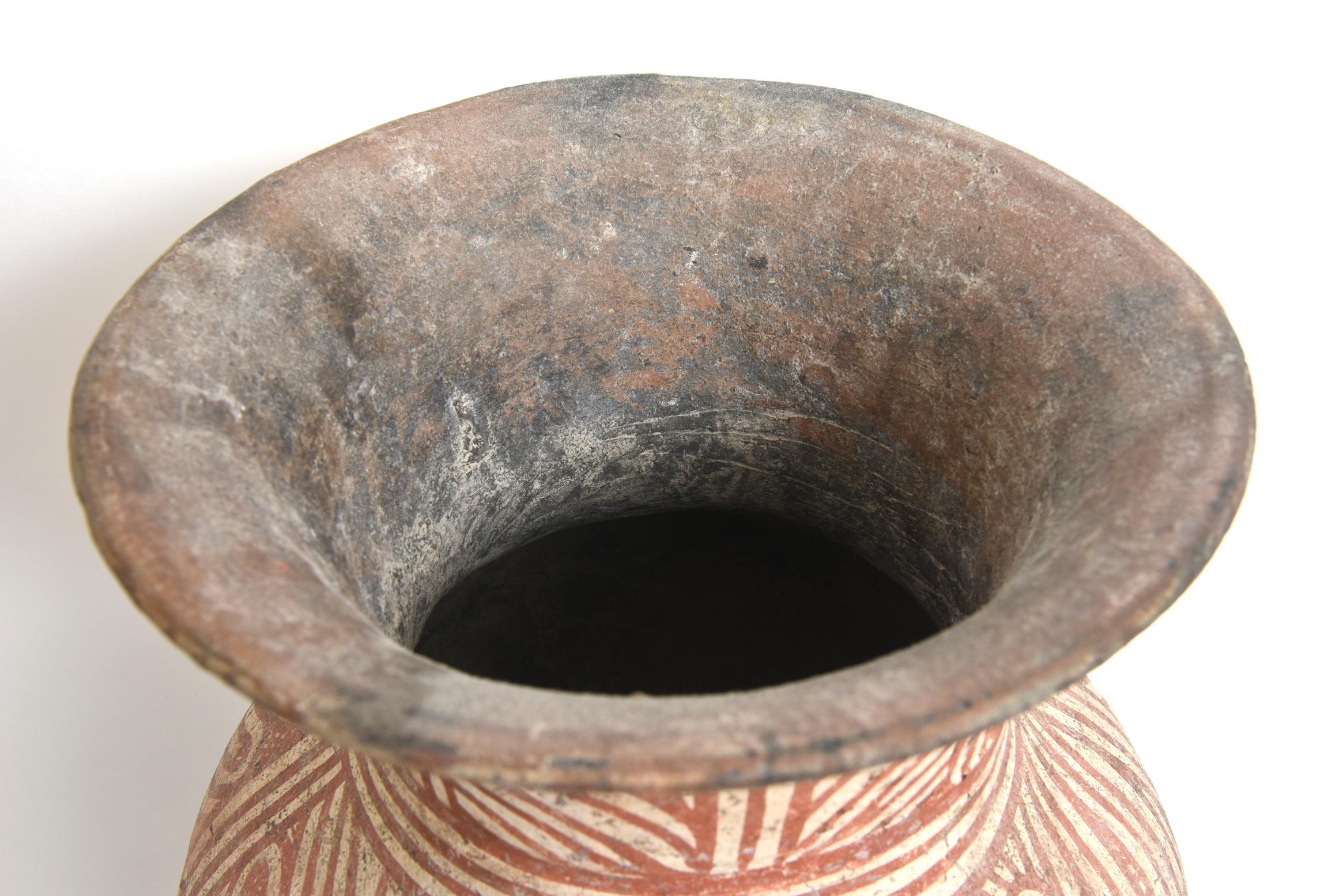 Ban Chiang Ancient Pottery Vessel- South East Asia, circa 1495 B.C. In Good Condition In West Palm Beach, FL