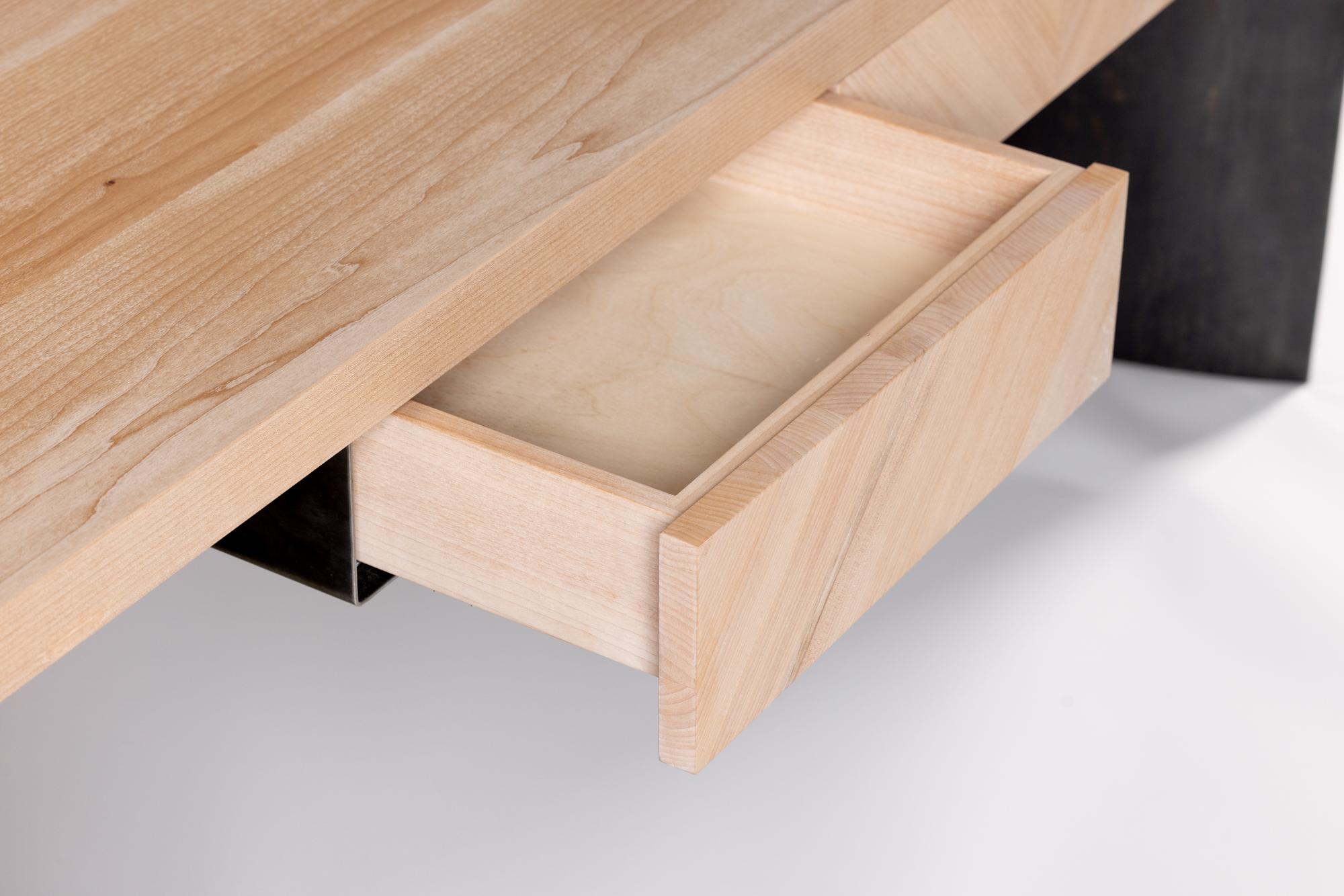 Ban Schreibtisch aus geschwungenem Stahl und Ahornholz von Autonomous Furniture im Angebot 7