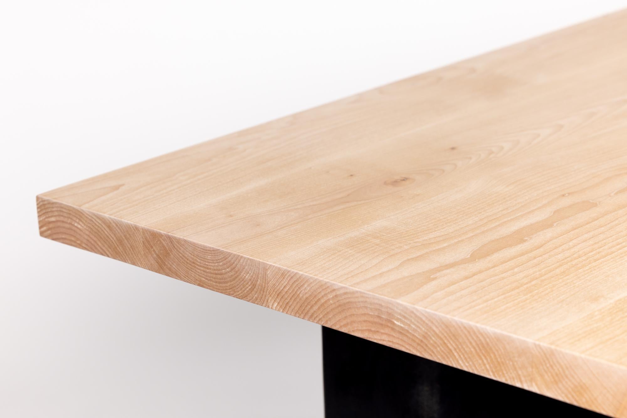 Ban Schreibtisch aus geschwungenem Stahl und Ahornholz von Autonomous Furniture im Zustand „Neu“ im Angebot in Victoria, BC