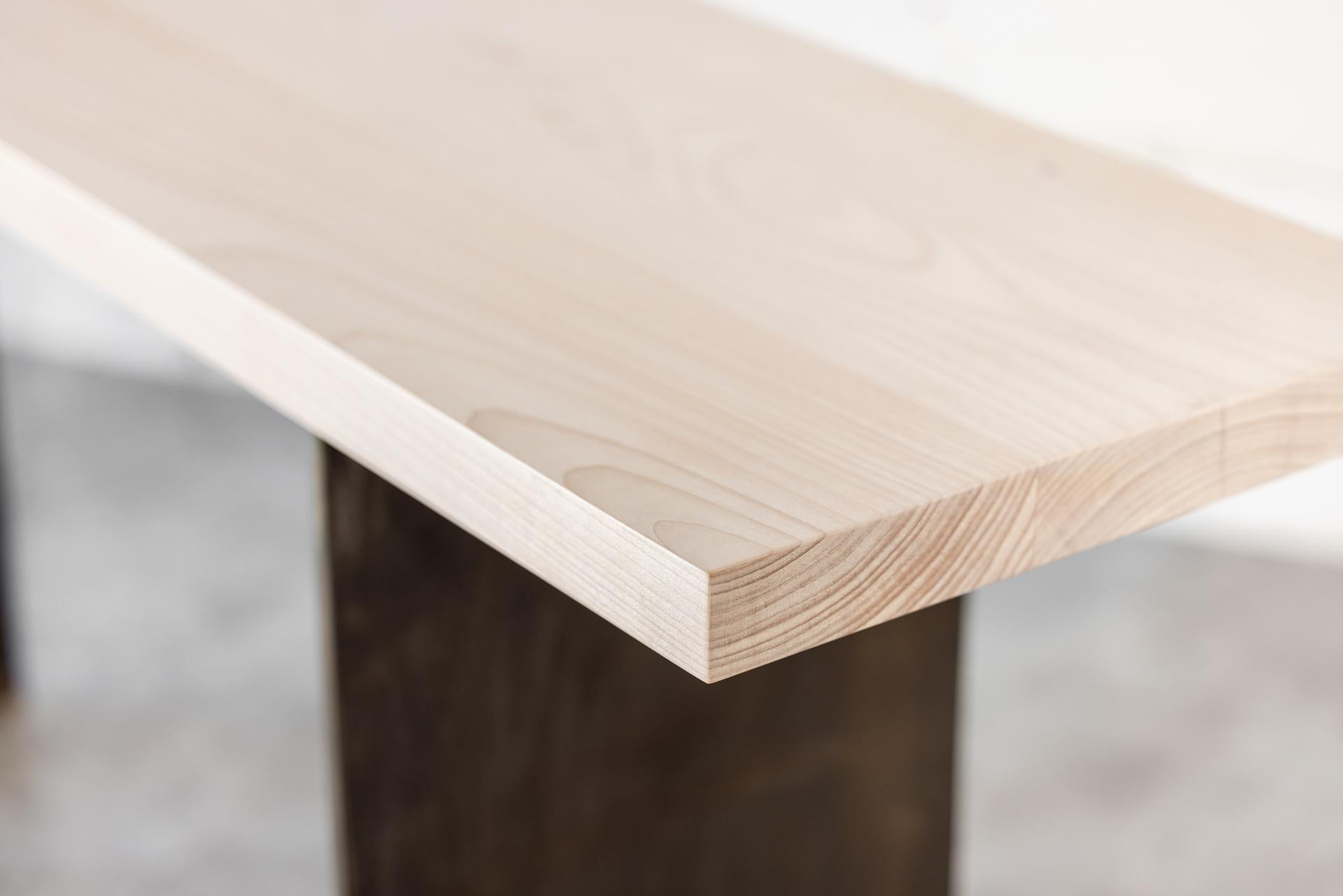 Konsole aus Ban-Holz mit geschwungenen Stahlbeinen von Autonomous Furniture (21. Jahrhundert und zeitgenössisch) im Angebot