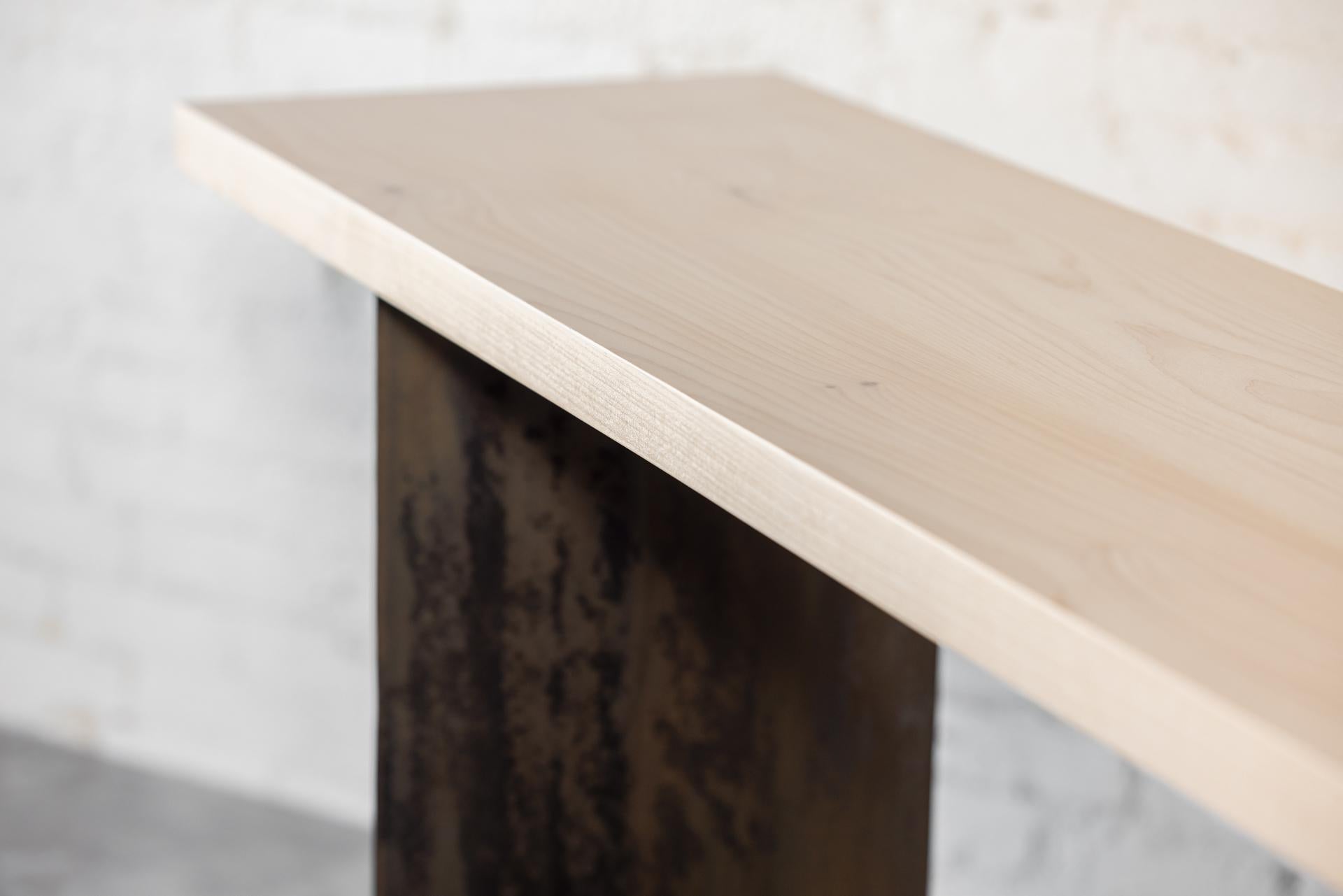 Konsole aus Ban-Holz mit geschwungenen Stahlbeinen von Autonomous Furniture (Asche) im Angebot