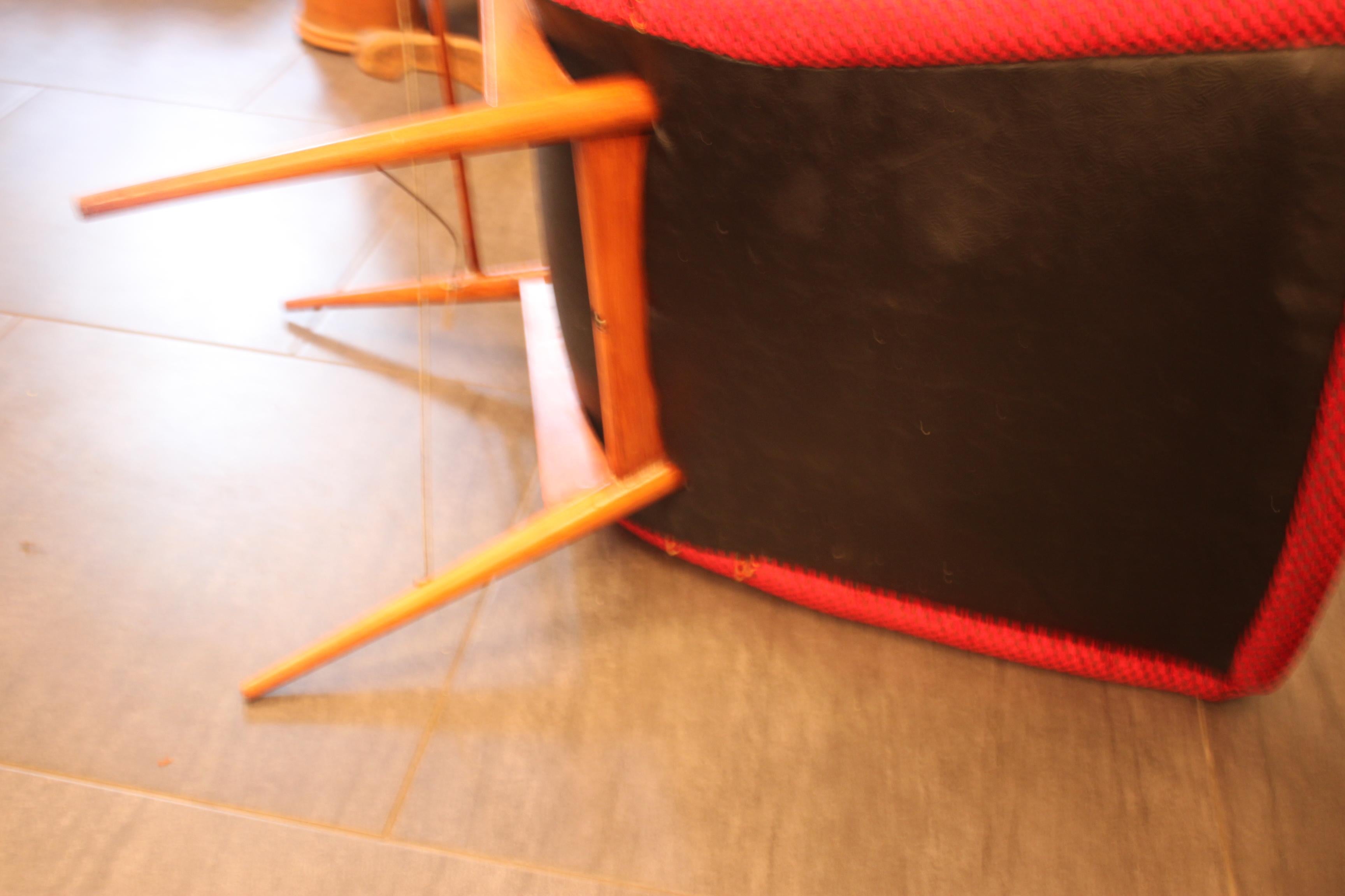 Banana chair by Miroslav Navratil for Cesky Navontek, 1959.
Good condition according to age, only slight signs of wear on the upholstery/back side.
         