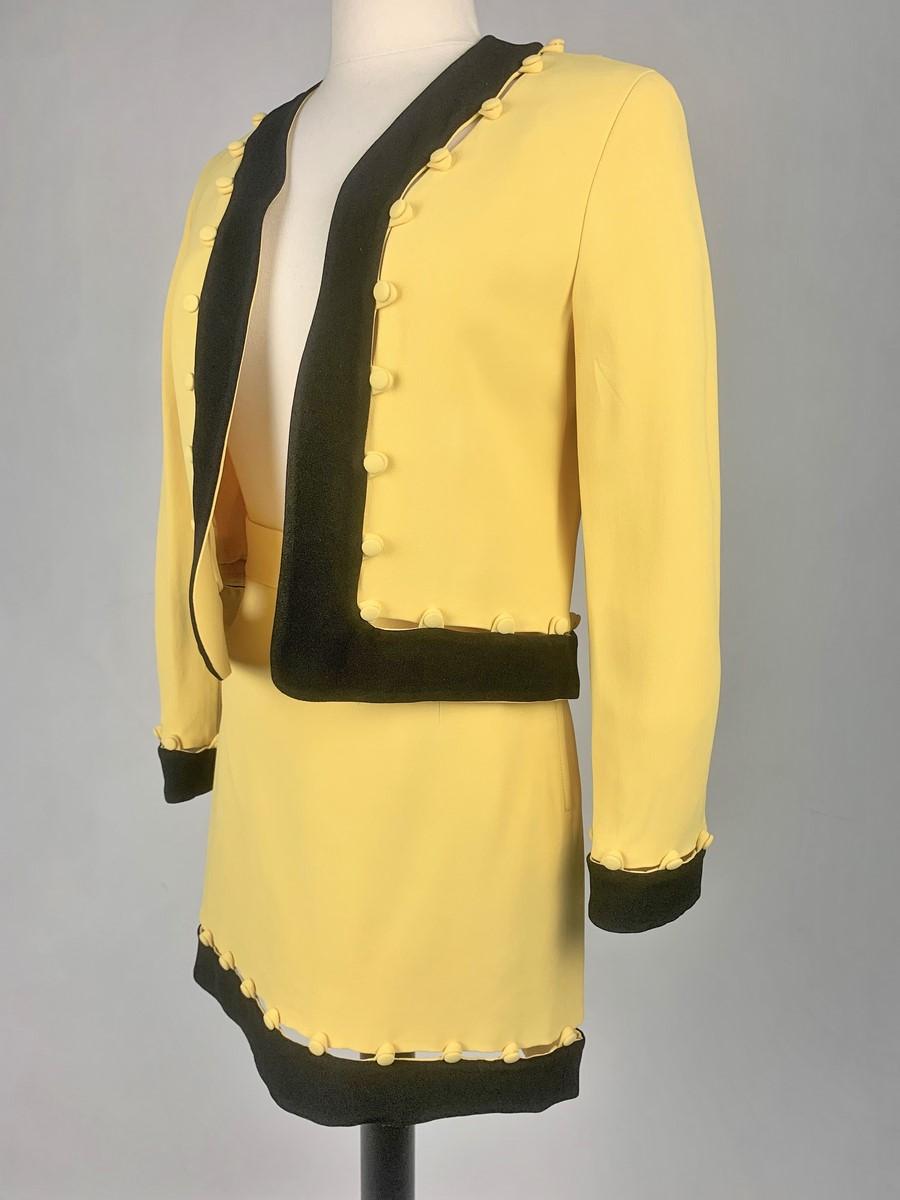 Donna Abito con gonna in crêpe Banana di Moschino Cheap and Chic - Italia Circa 1992 in vendita