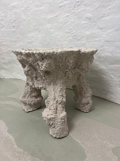 Banana Holder sculptural concrete bowl (white)