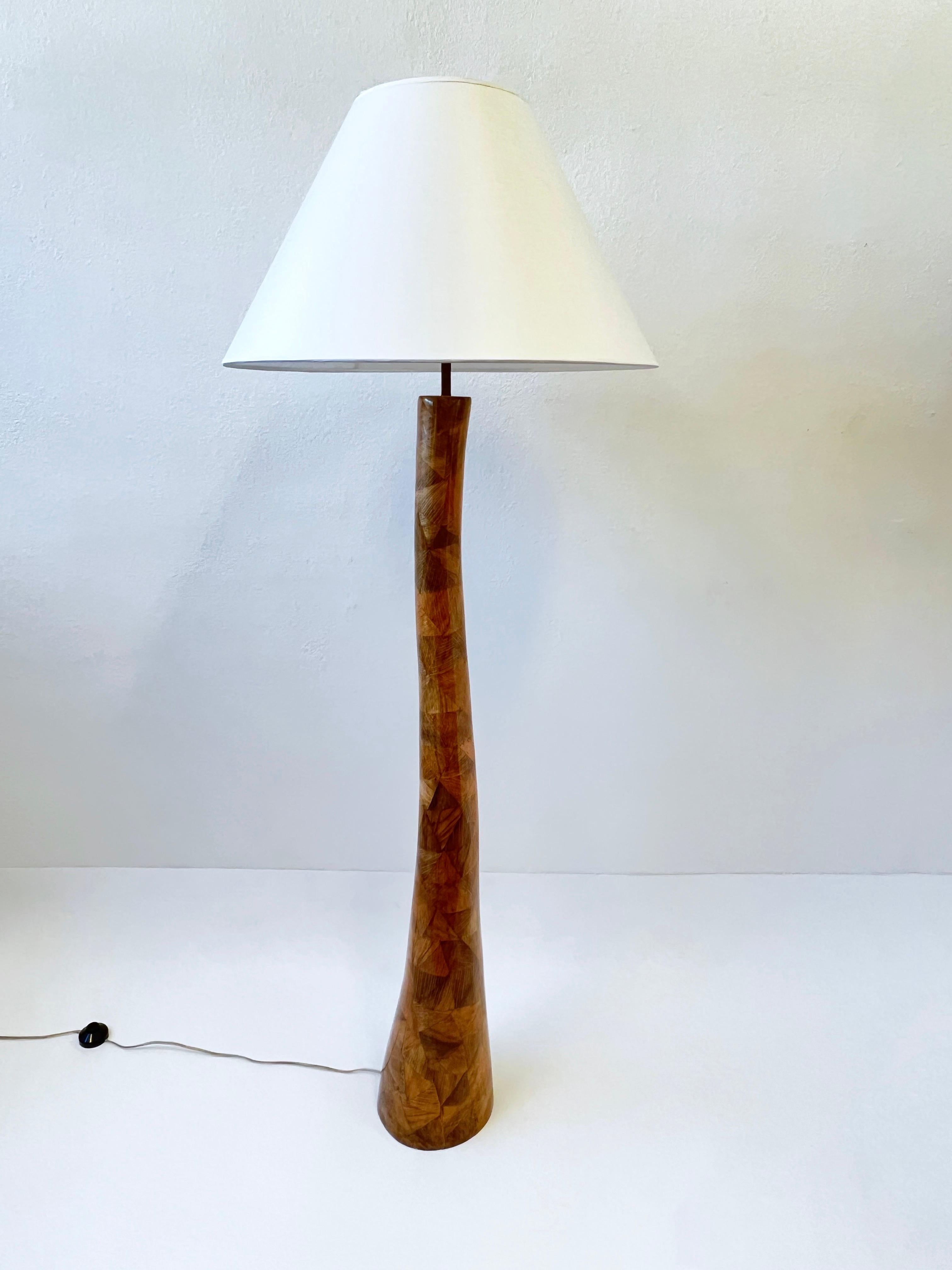 Beautiful large lacquered banana palm skin floor lamp from the 1980’s. 

Constructed of wood covered with triangular shapes pieces of banana palm skin, that’s protected with a thick clear lacquer.  Polished brass hardware and new off white shade.