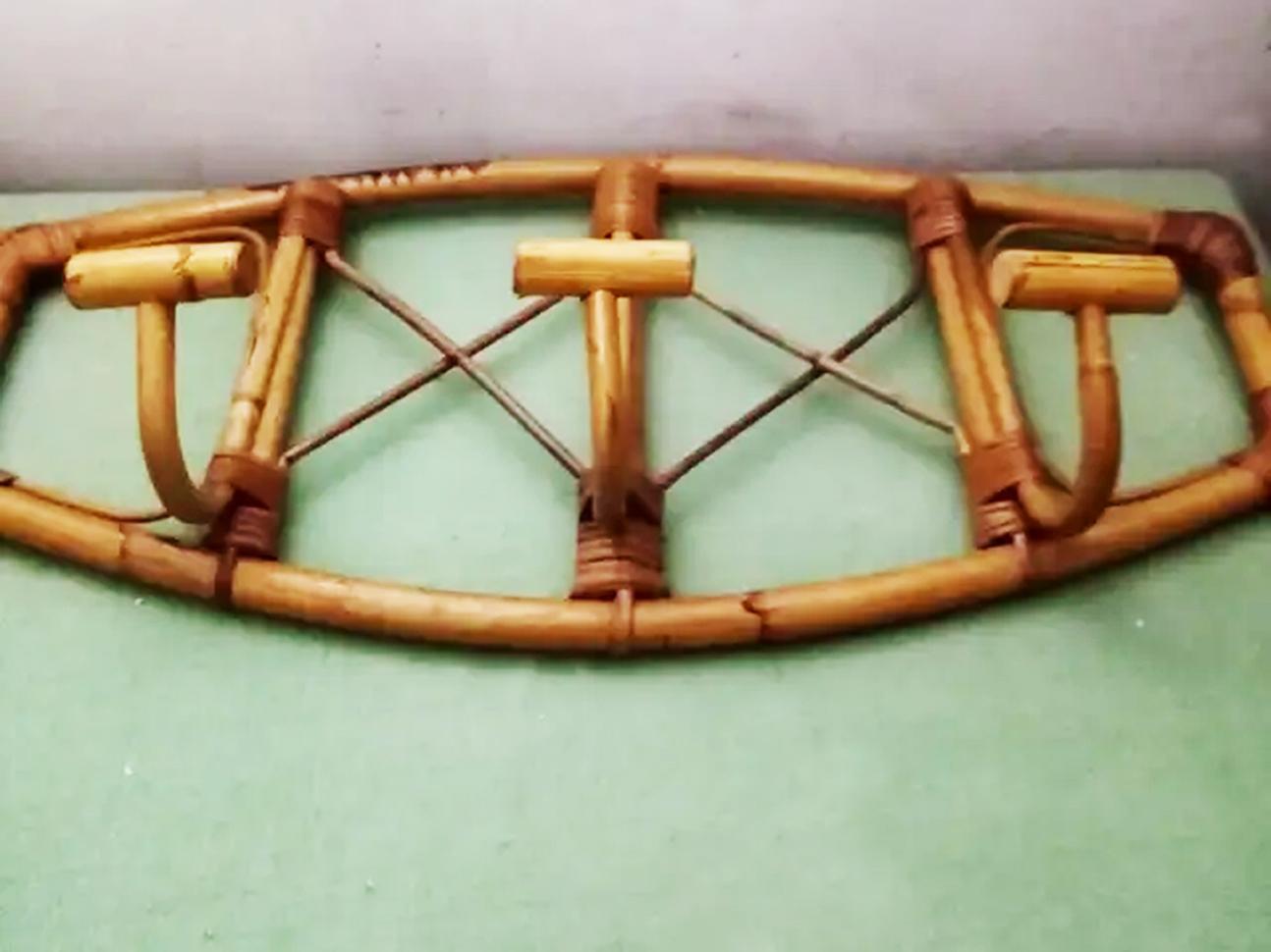 Bentwood Mid century typical bamboo coat rack ideal to put at the entrance of your house 