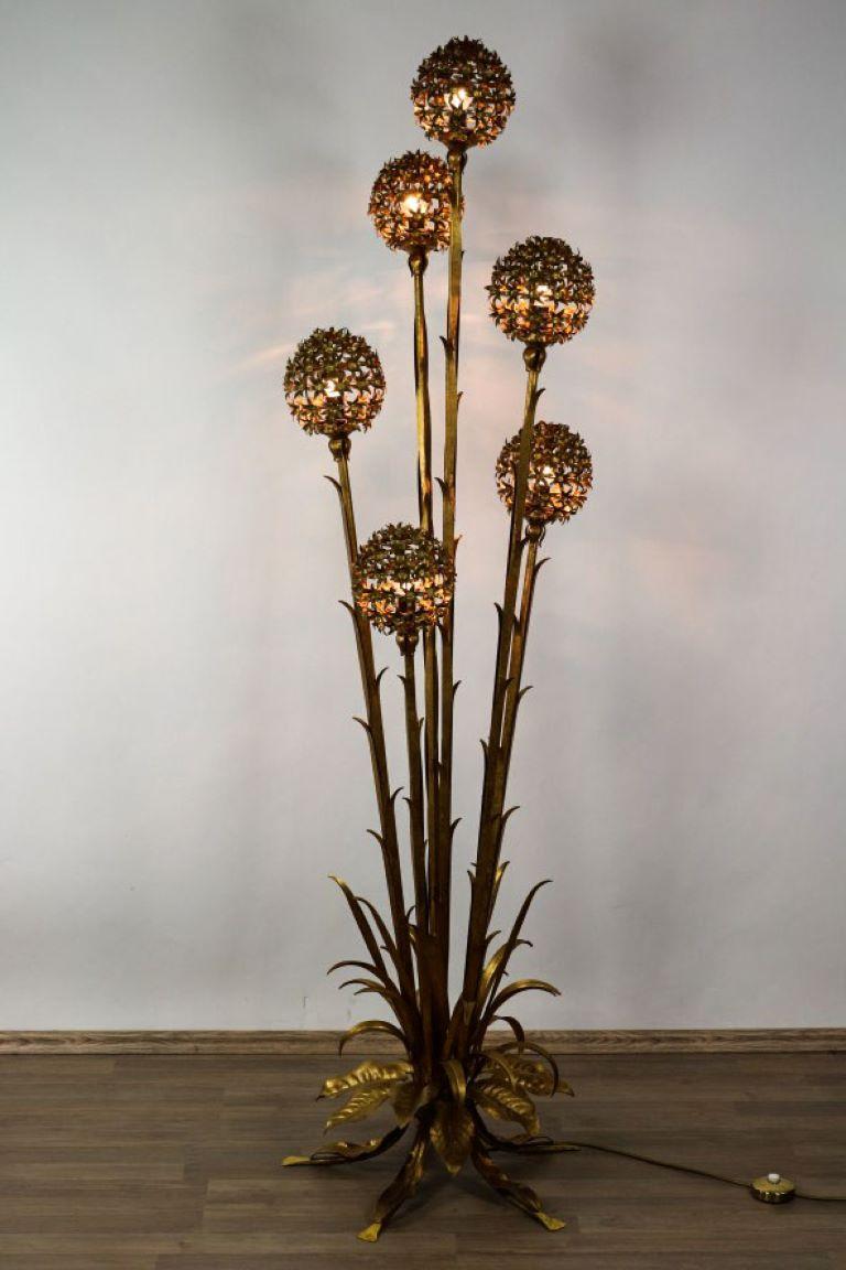 1950s-1960s Banci floor lamp 
The lamp, in fine condition, was made of gilded steel
from the base a bouquet with ball-shaped blossoms rises
you need small Edison screw bulbs (E14) to operate.

 