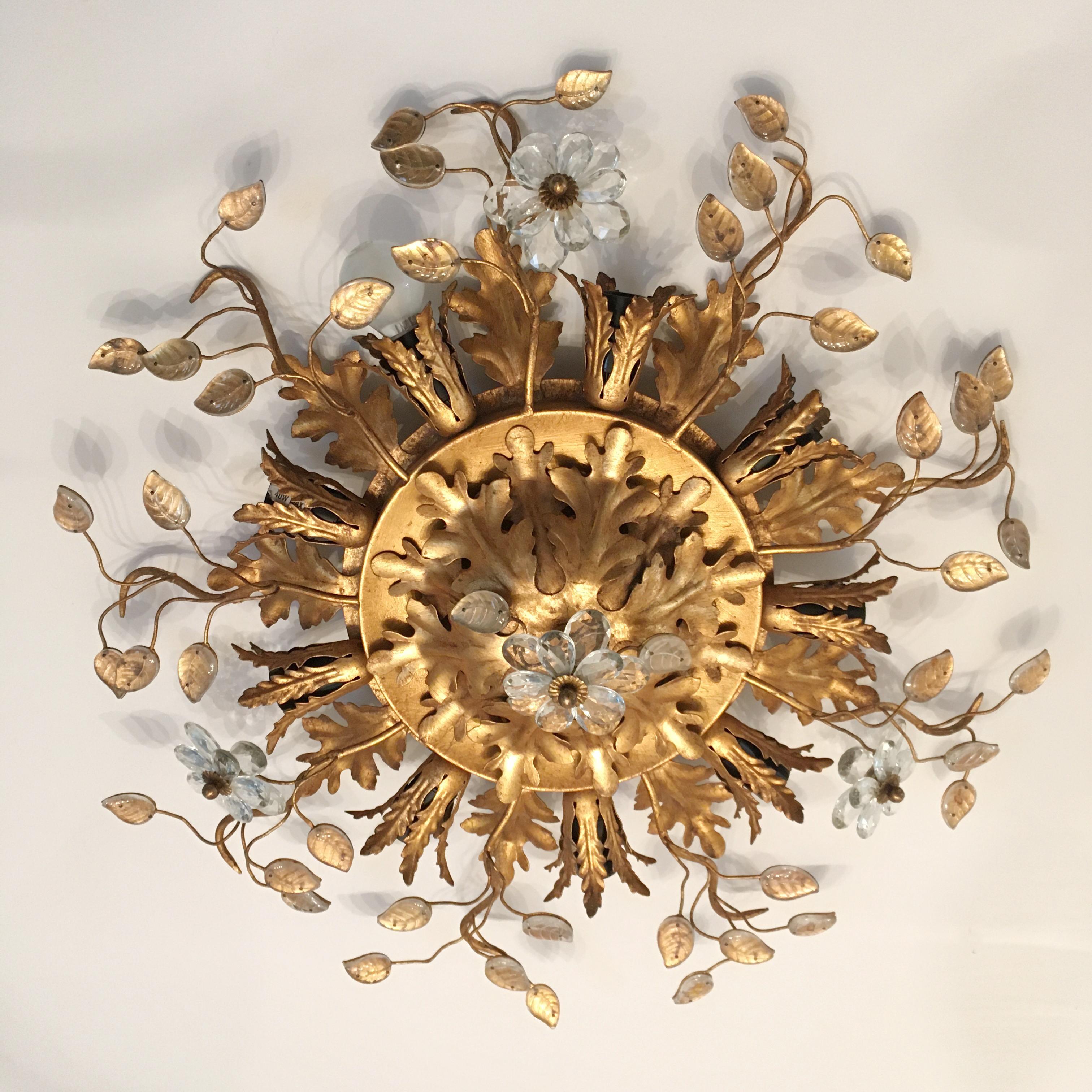 Italian Florentine flush mount ceiling light
Beautiful gilt acanthus leaf flush light, with winding gilt stems, clear Murano glass flowers and clear/pale gold Murano glass leaves
Banci Firenze, Italy,
Measures: 60cm width
15cm depth (protrusion