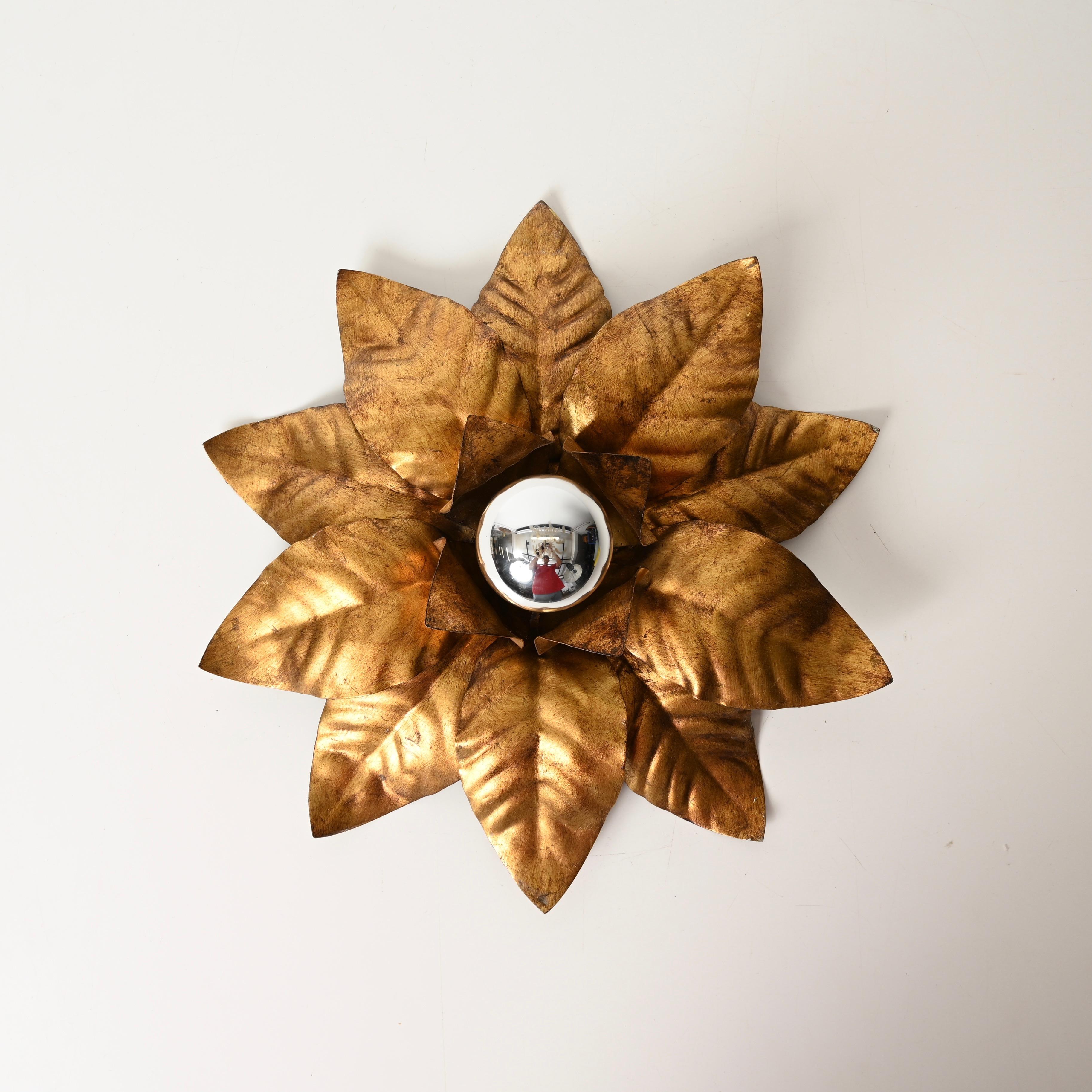 Banci Firenze Lámpara o Plafón Italiano Flor de Hierro Dorado, Italia Años 70 Moderno de mediados de siglo en venta