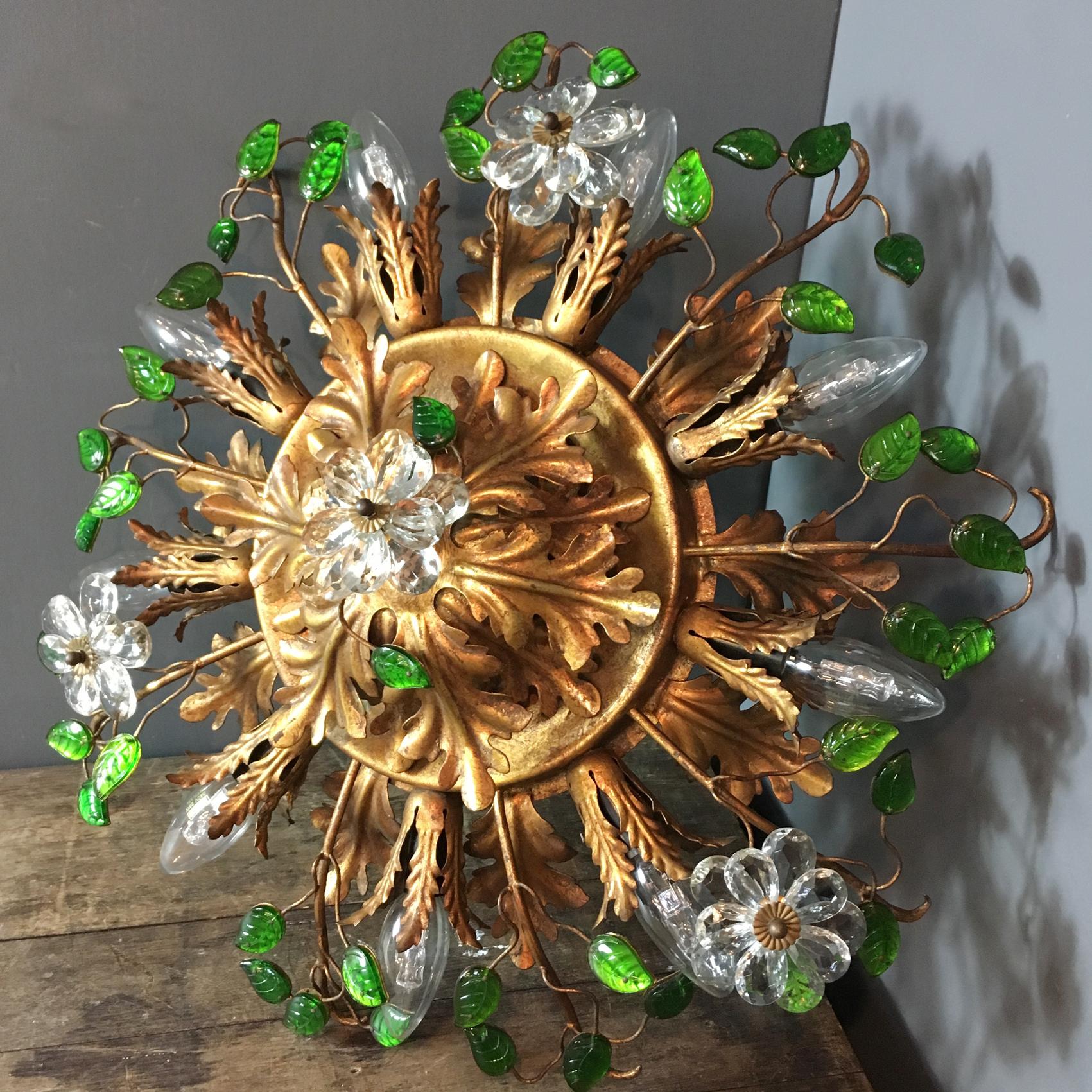 Italian Florentine flush mount ceiling light

Banci Firenze, Italy

1950s original item

Stunning gold acanthus leaf design with clear glass flowers and green glass leaves with gilt stems, Murano glass

Measure: 55 cm width 

14 cm depth