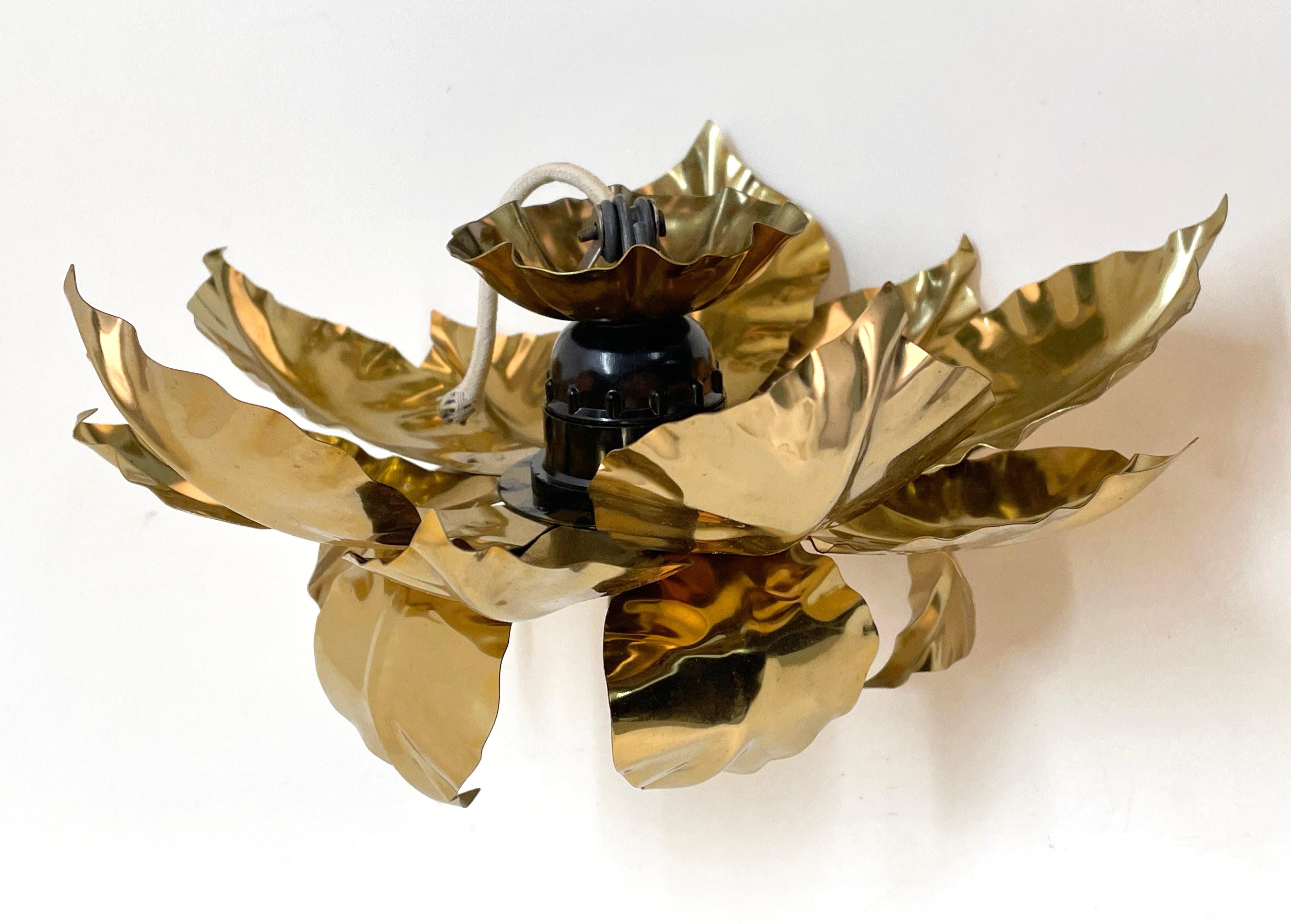 Banci Firenze Mid-Century Gilded Iron Flower Shaped Italian Sconce, 1970s For Sale 5