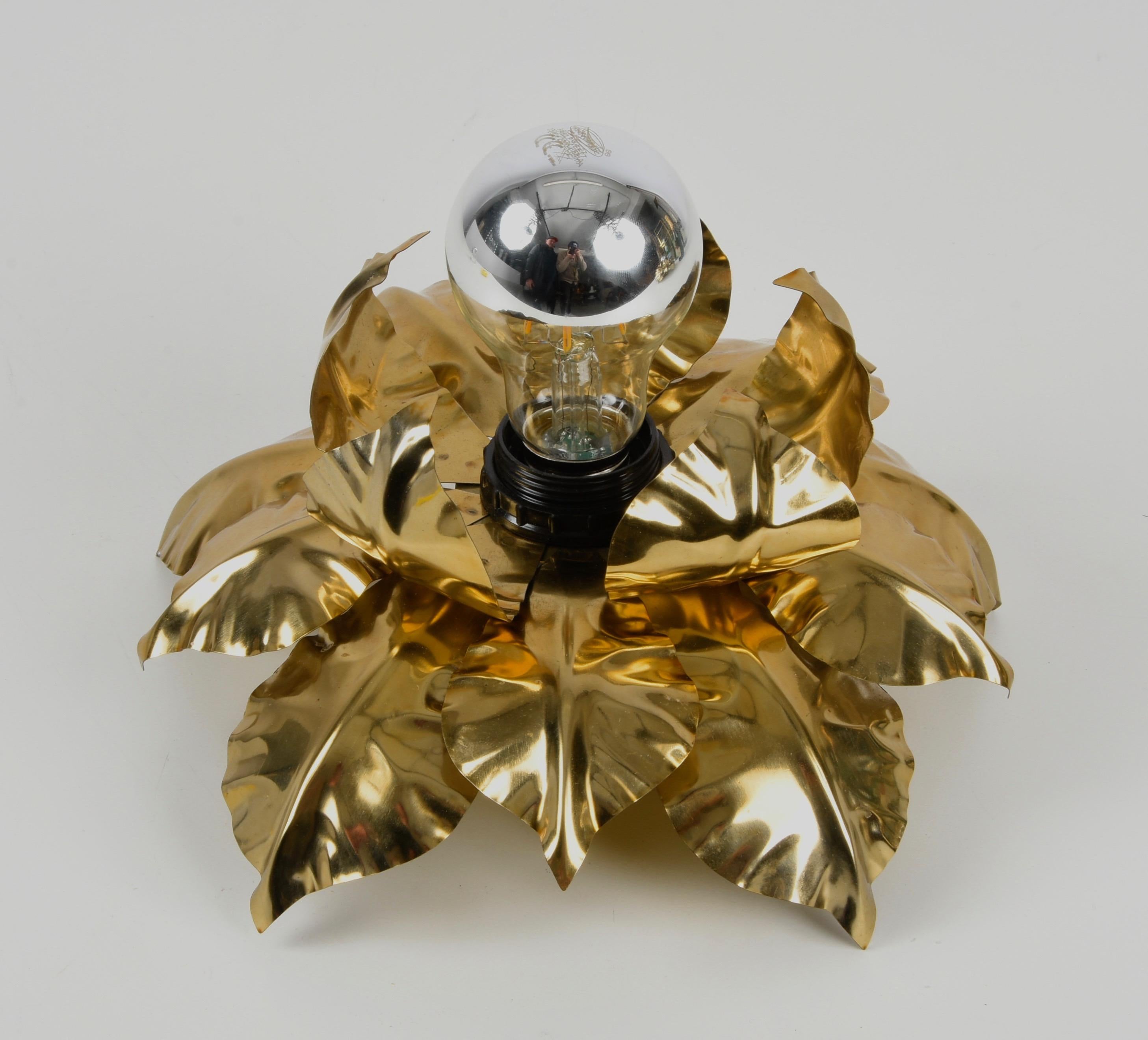 Mid-Century Modern Applique italienne en forme de fleur en fer doré du milieu du siècle dernier de Banci Firenze, 1970 en vente