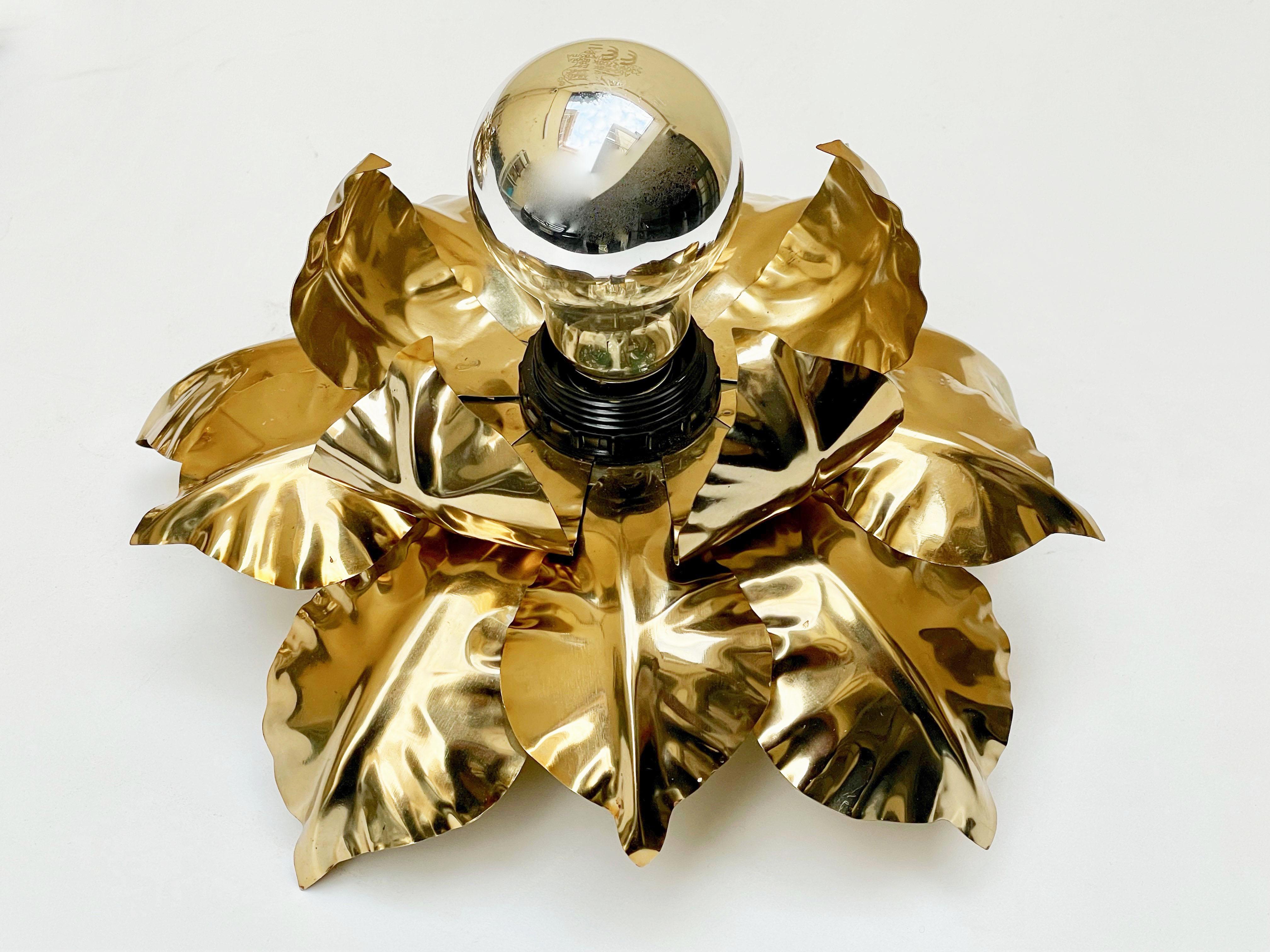 Banci Firenze Mid-Century Gilded Iron Flower Shaped Italian Sconce, 1970s In Good Condition For Sale In Roma, IT