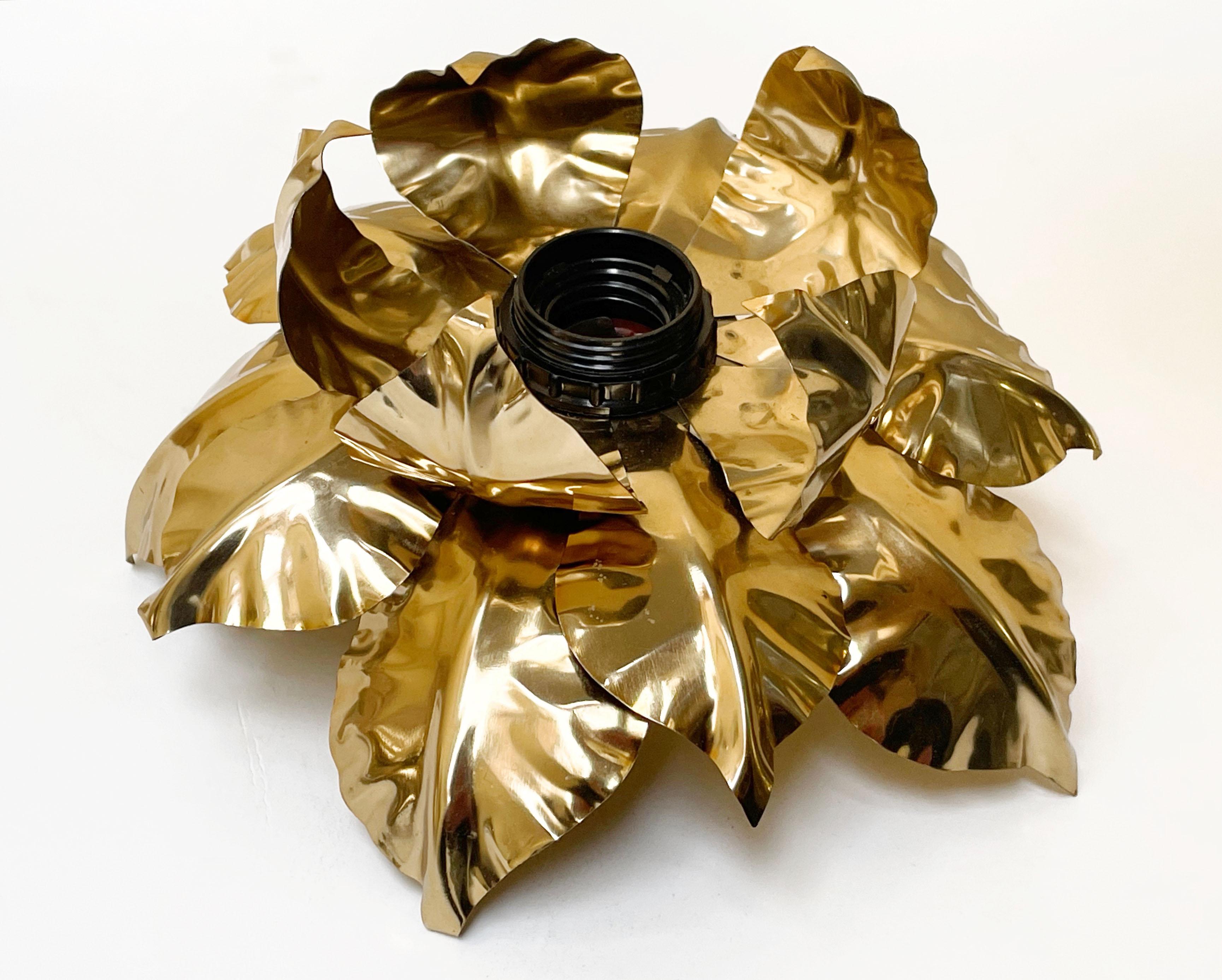 Fin du 20e siècle Applique italienne en forme de fleur en fer doré du milieu du siècle dernier de Banci Firenze, 1970 en vente