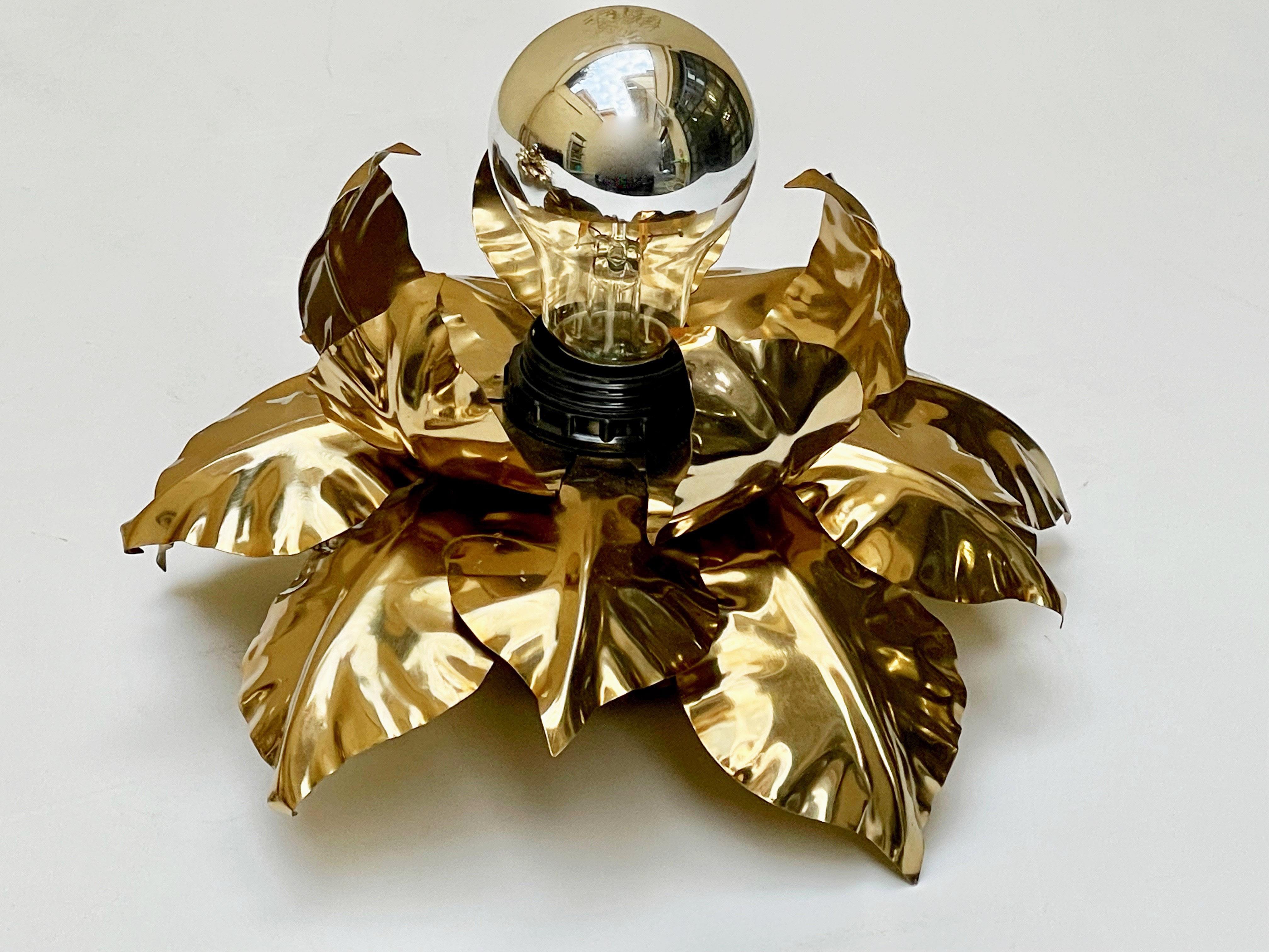 Fer Applique italienne en forme de fleur en fer doré du milieu du siècle dernier de Banci Firenze, 1970 en vente